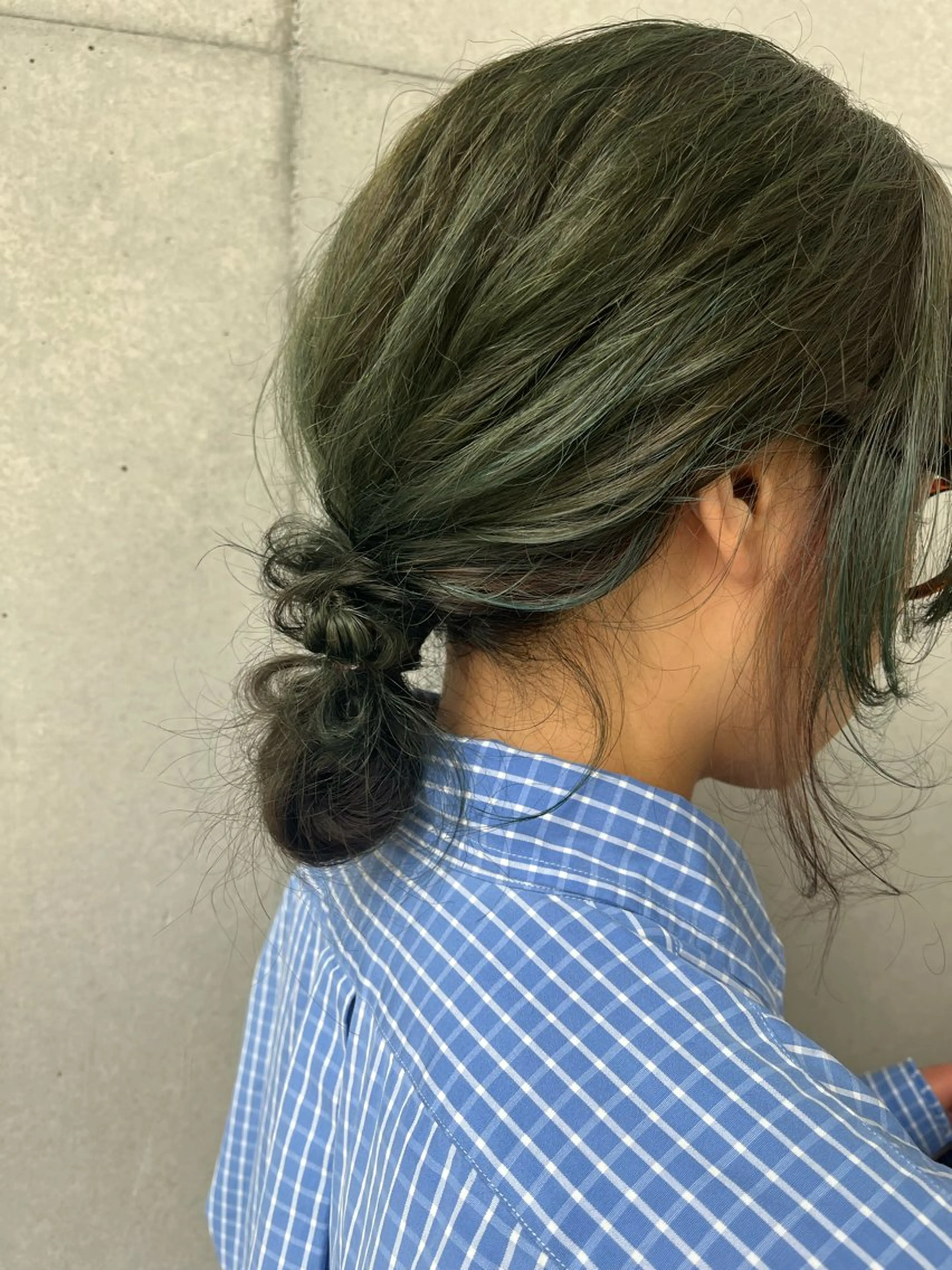 ミディアム ヘアアレンジ ブリーチなしWカラー /地毛風/小林凪沙のヘアスタイル