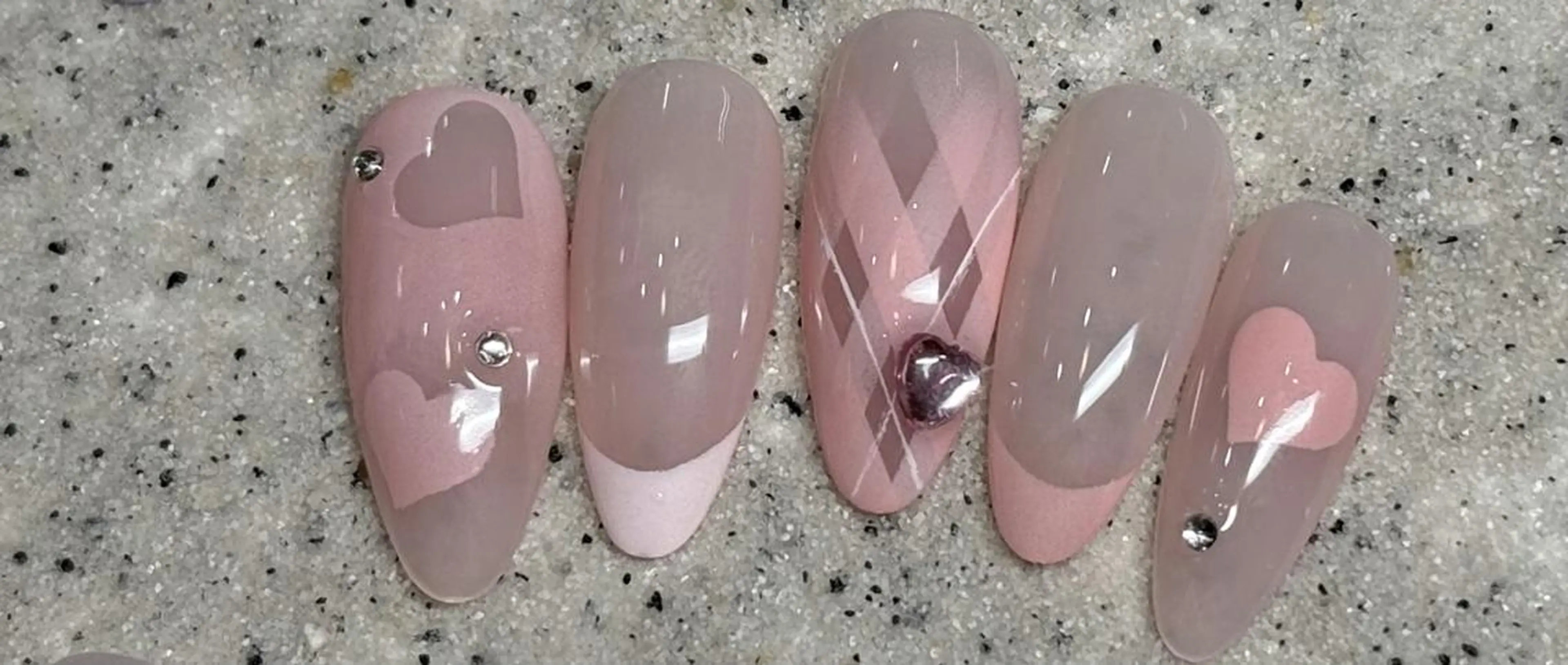 ネイル バレンタイン ハンドネイル AB マツエクネイルサロンのネイルデザイン