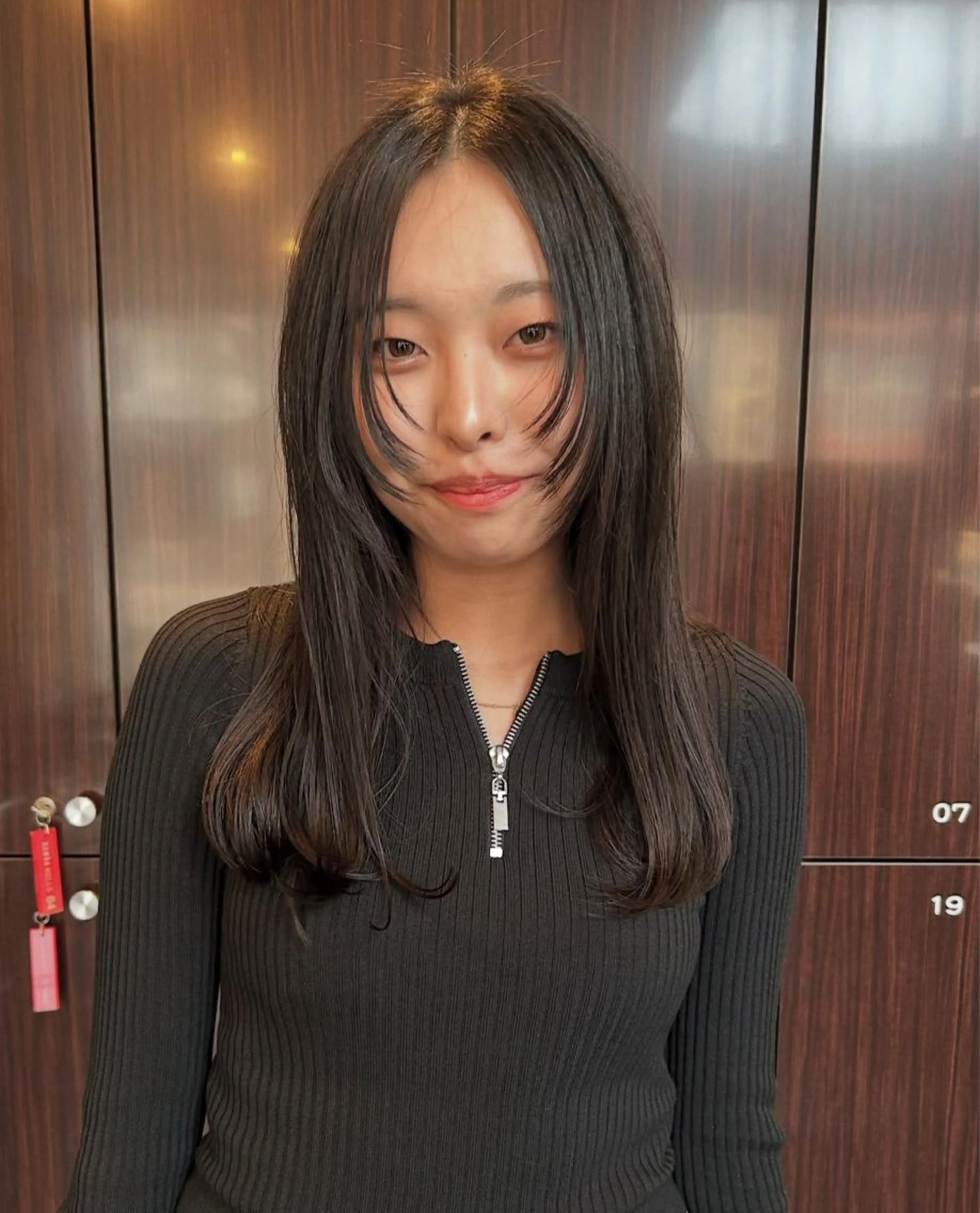 ミディアム 顔まわりレイヤー レイヤーカット みなもと ちはるのヘアスタイル