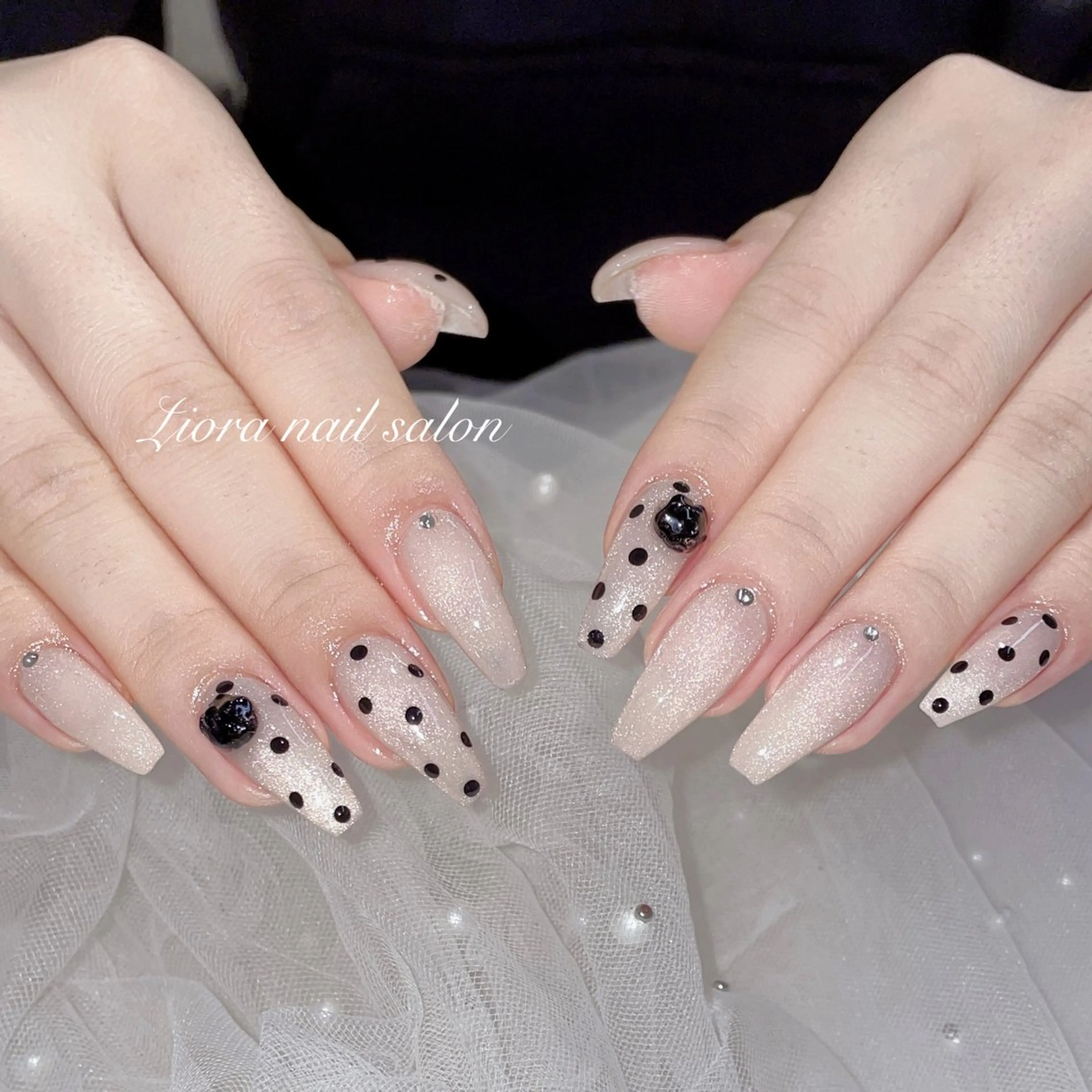 ネイル フレンチネイル ジェルネイル ガーリー グラデーション キラキラネイル ハンドネイル Liora nail 1のネイルデザイン