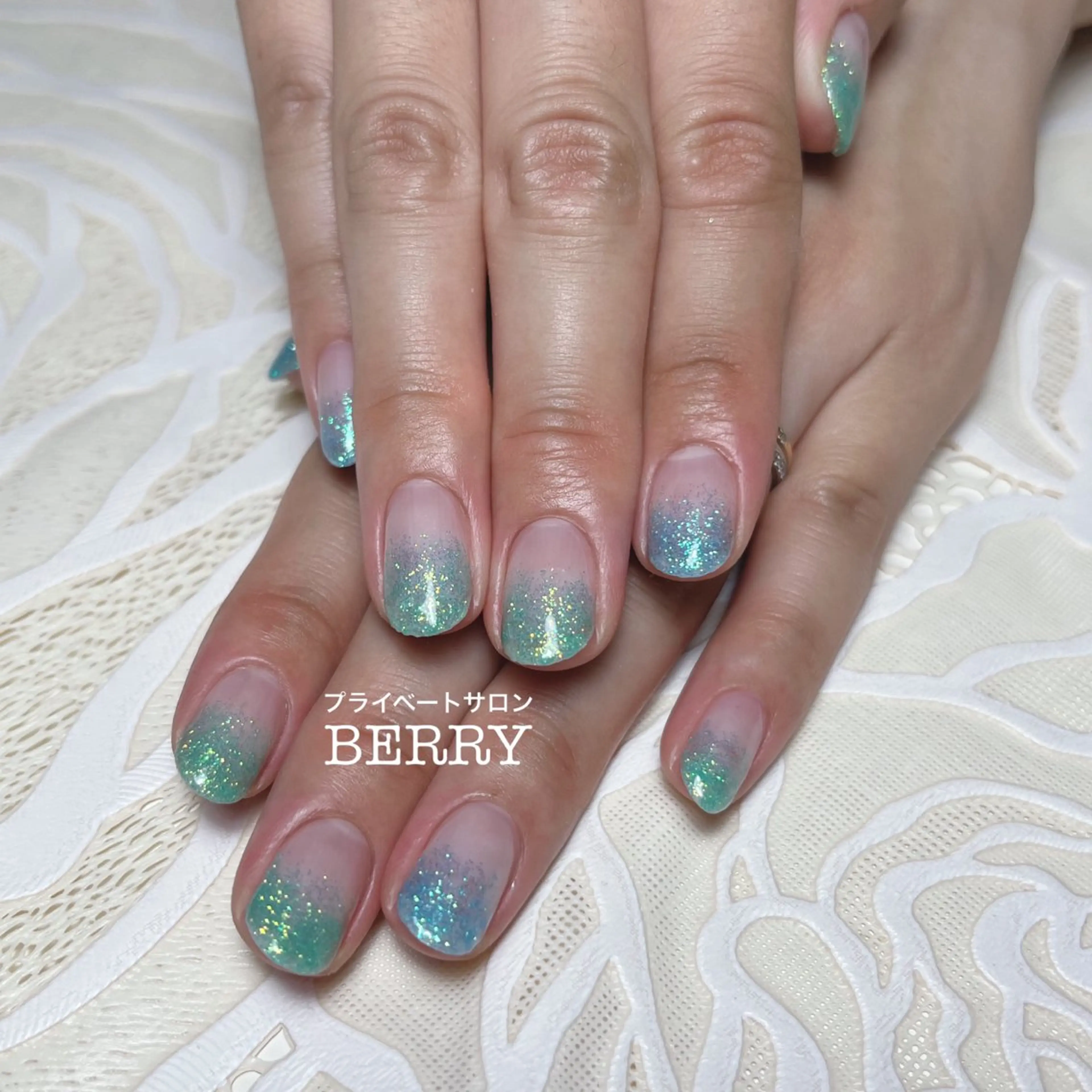 ネイル グラデーション ラメ(グリッター) ラメグラデーション 夏ネイル プライベートサロン BERRY所属・プライベートサロン BERRYのエステ・リラクイメージ