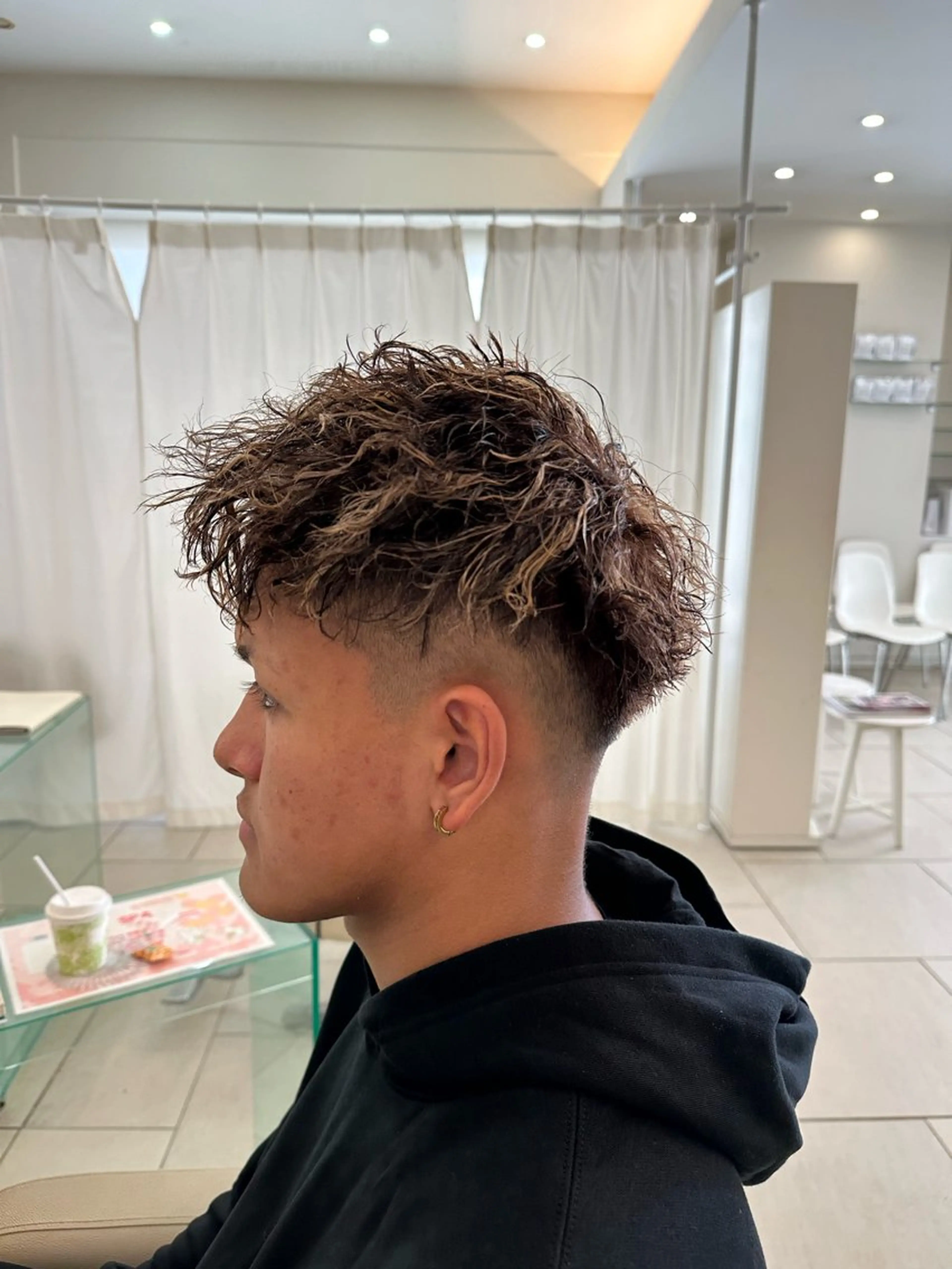 メンズ カット ヘアカラー パーマ トリートメント 渚杜/メンズパーマ/ ハイトーンメッシュのヘアスタイル