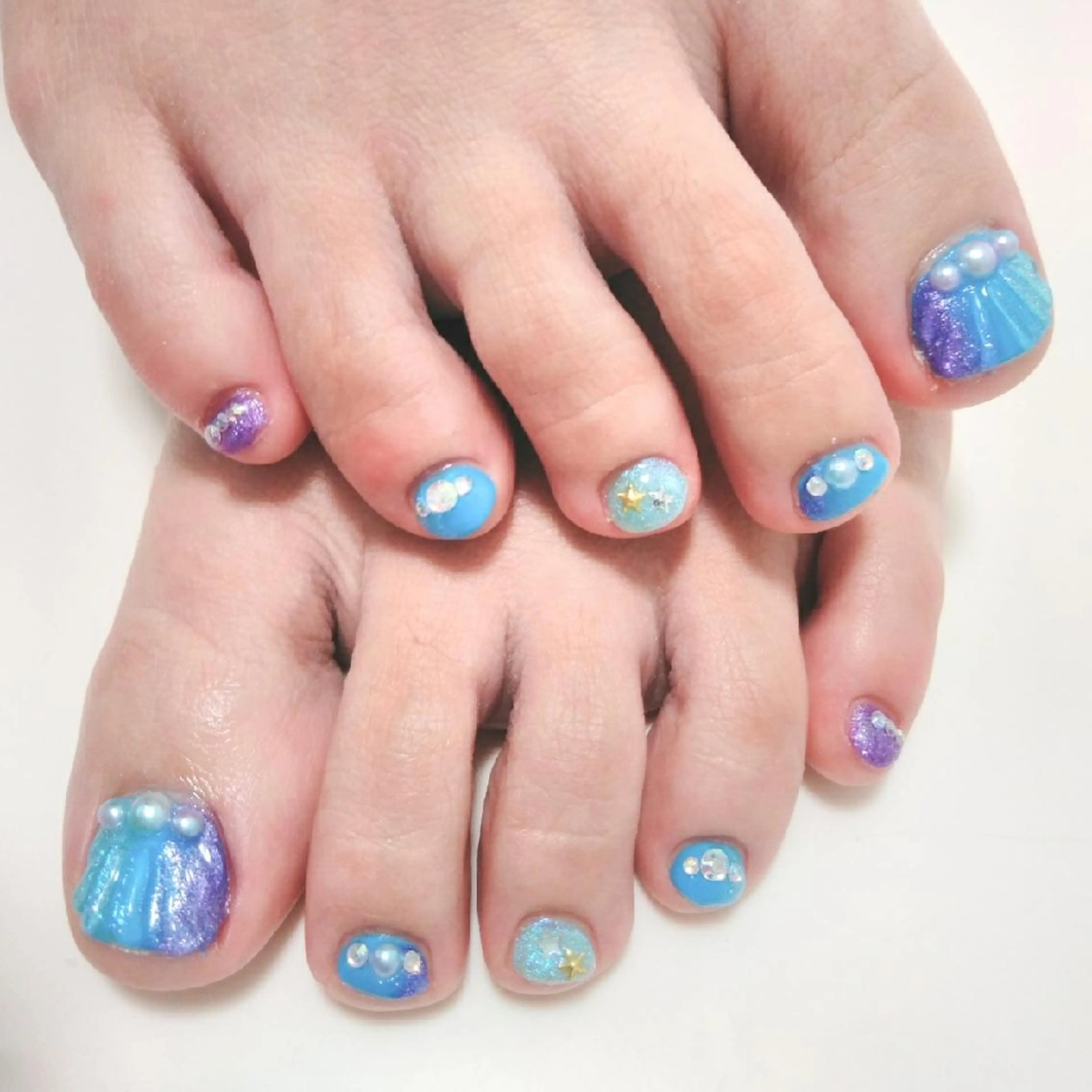 ネイル エステとネイル ローズコンフォートのネイルデザイン