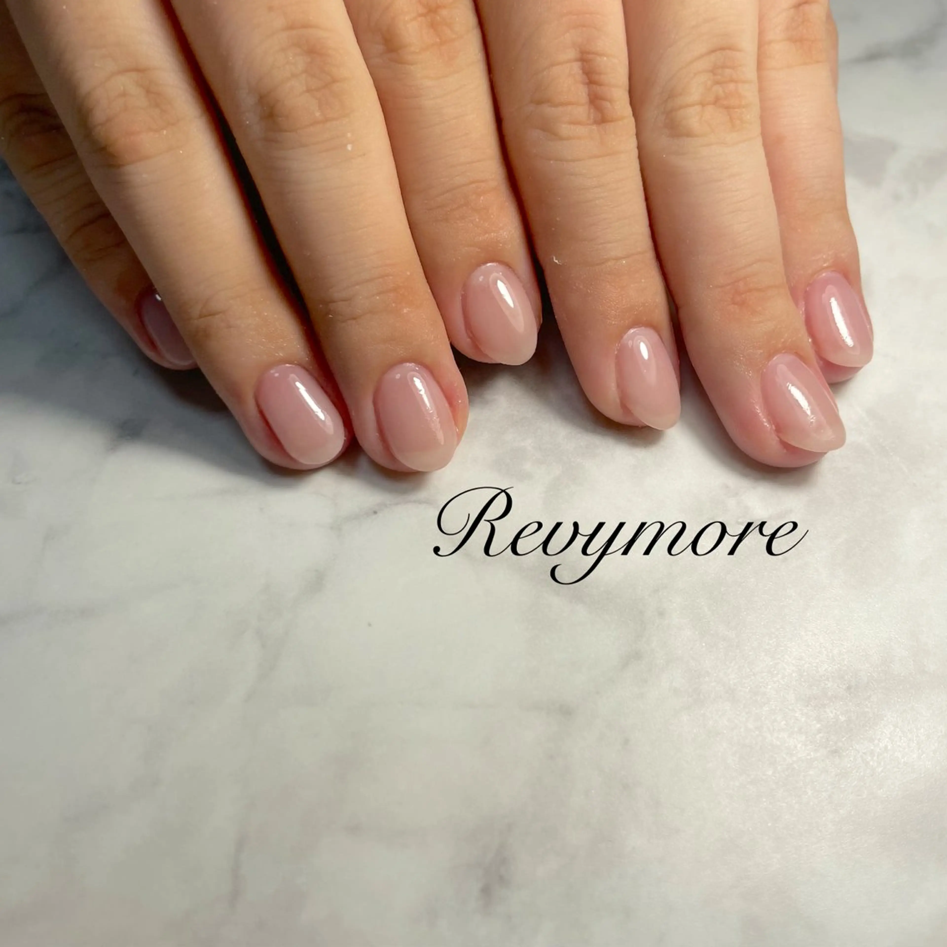ネイル ジェルネイル ニュアンスネイル オフィスネイル ワンカラーネイル シンプルネイル nail salon Revymore所属・nail salon Revymoreのネイルデザイン