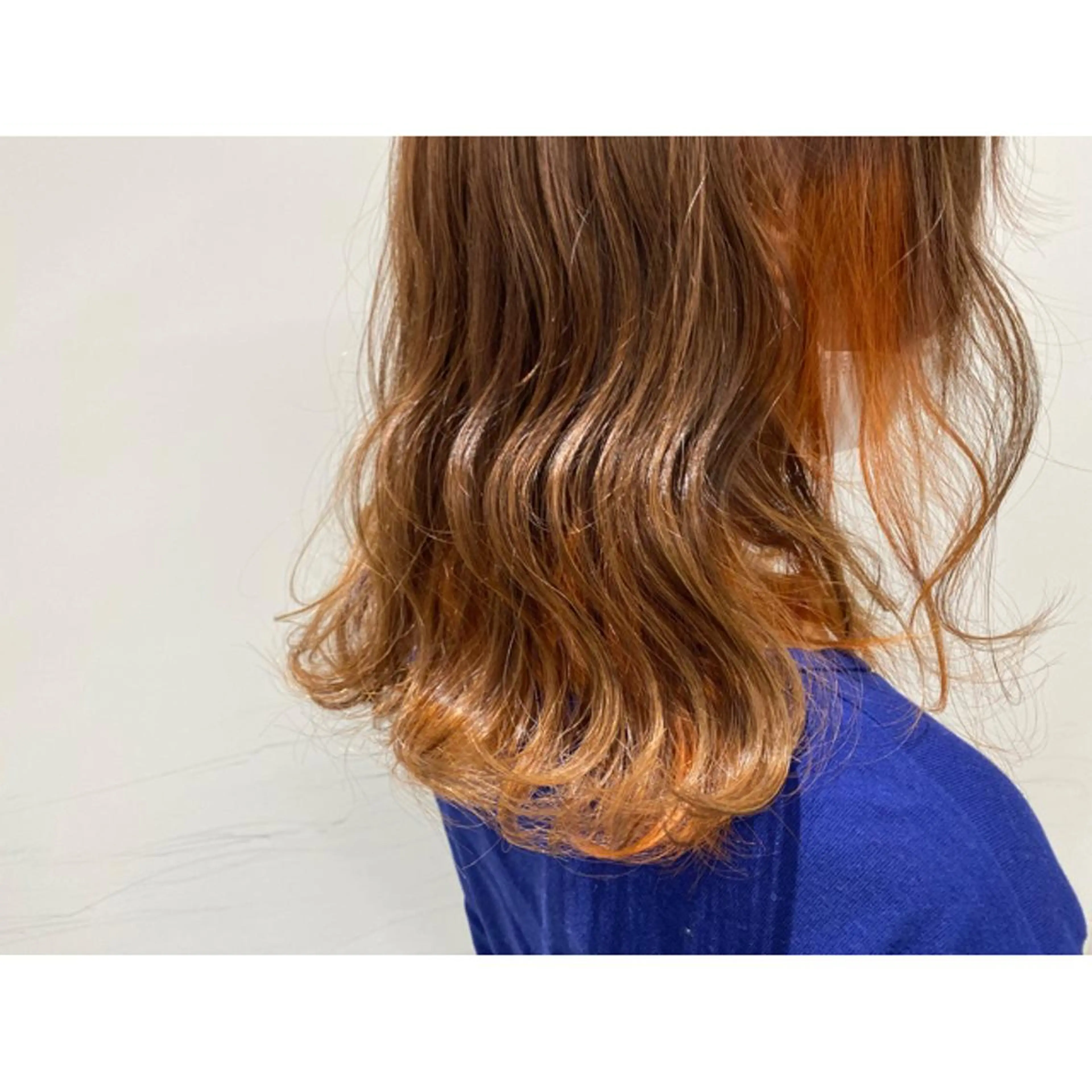 セミロング カラー ヘアアレンジ ブリーチ オレンジ 小國 綾かのヘアスタイル