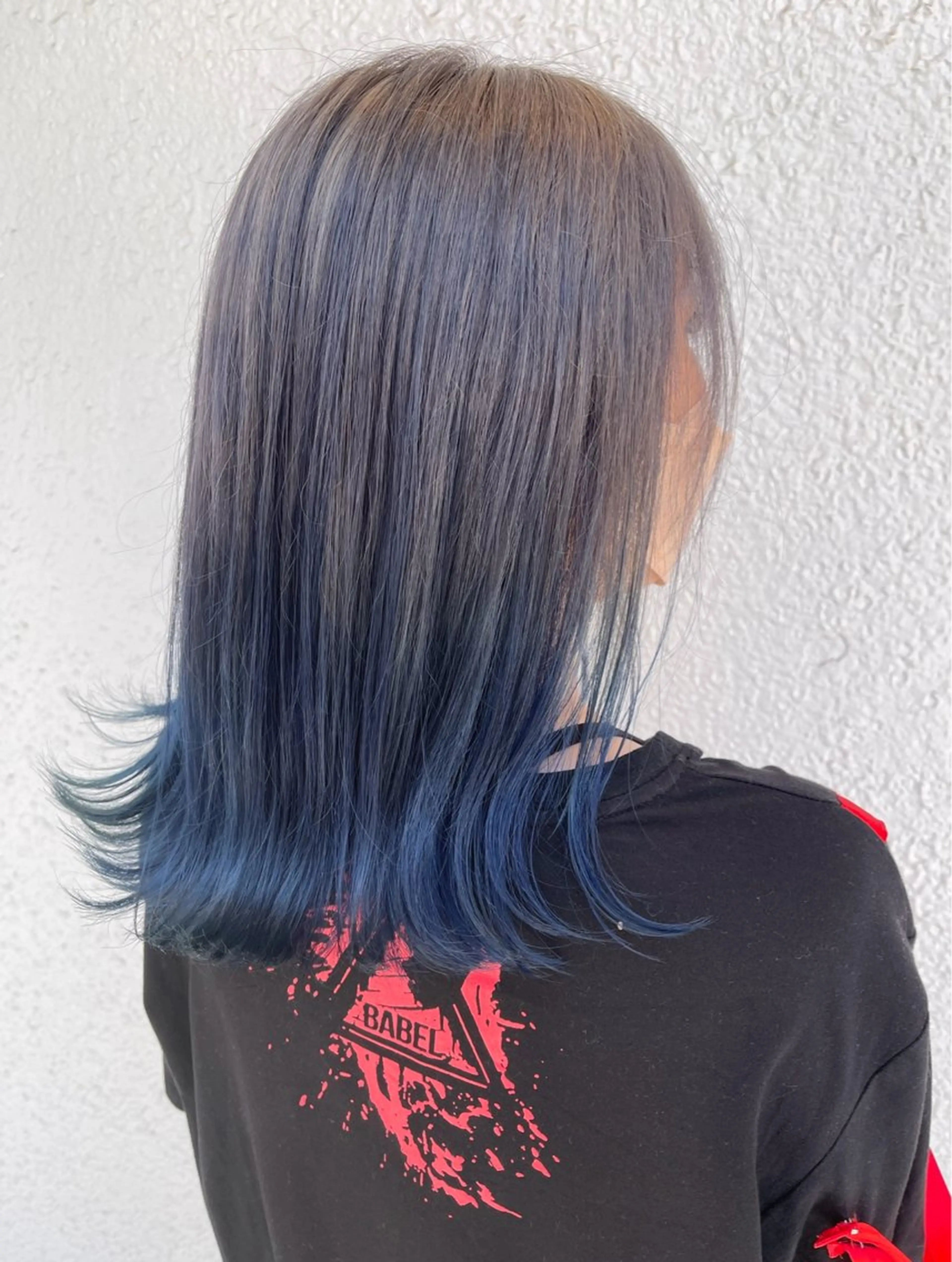 セミロング カラー ブリーチ ブルーカラー ヘアカラー 【AMANEQ】 yuka🦋のヘアスタイル