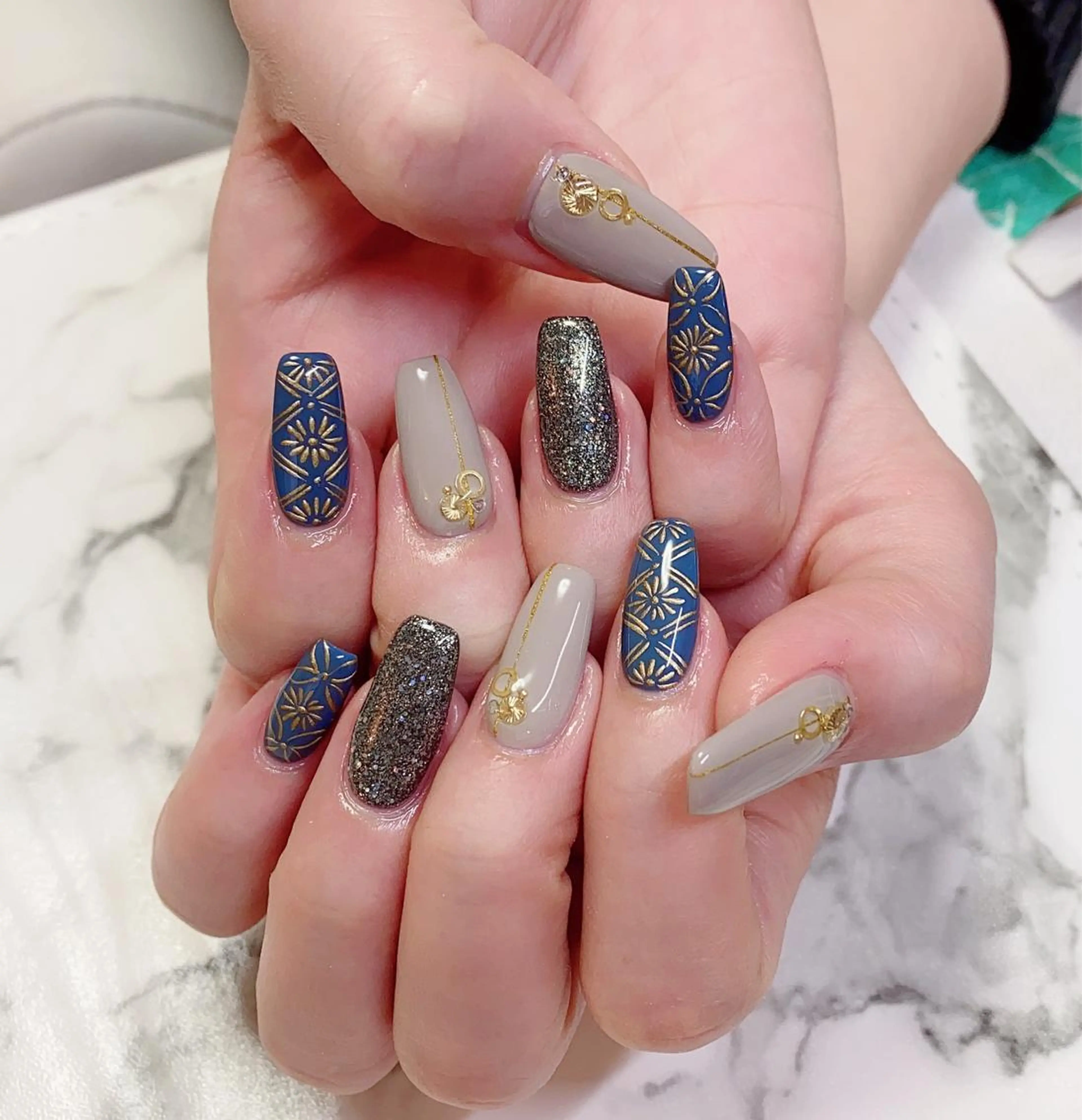ショート カラー ネイル アートネイル Q Free nailsのネイルデザイン