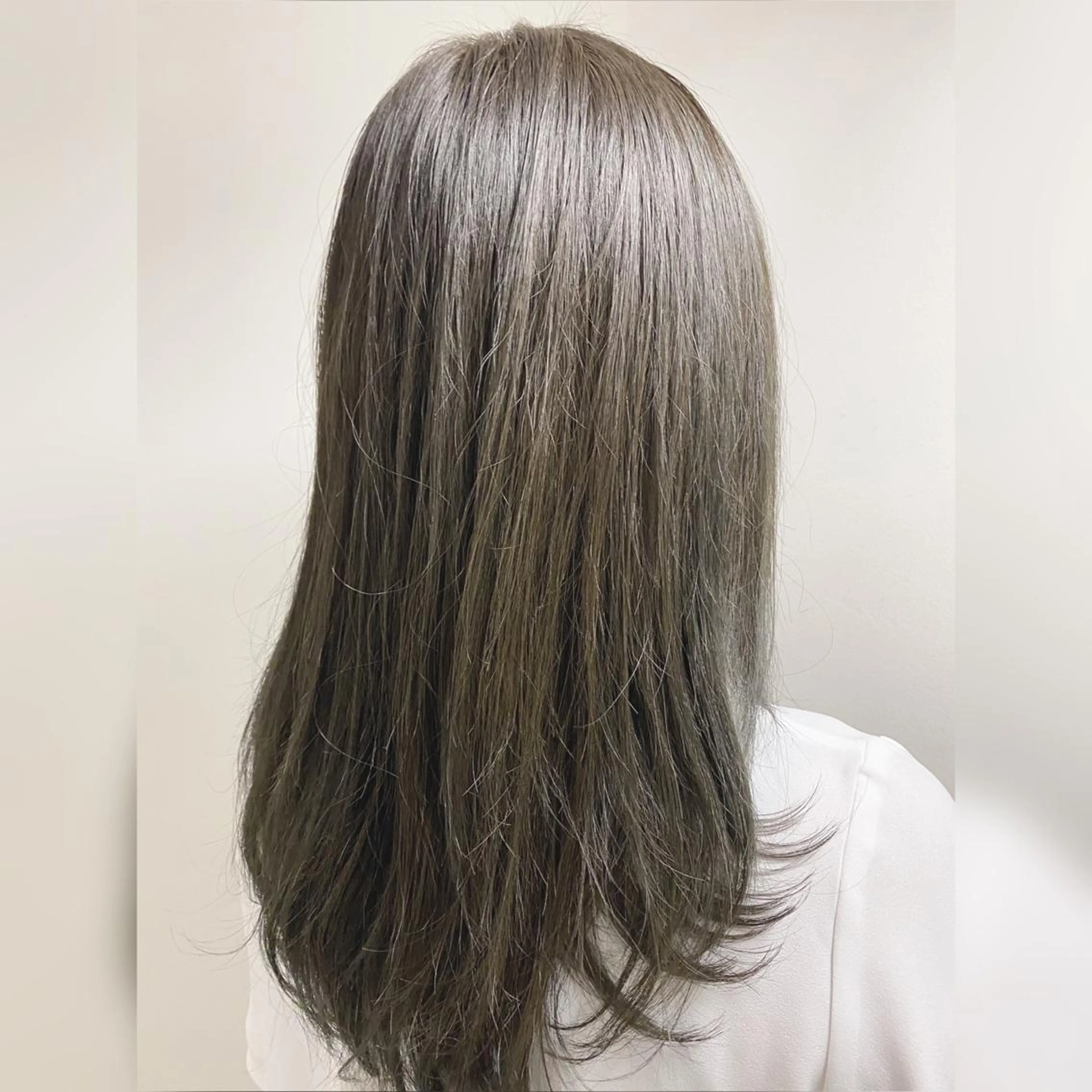 セミロング カラー 髪質改善／美髪矯正 林田和真のヘアスタイル