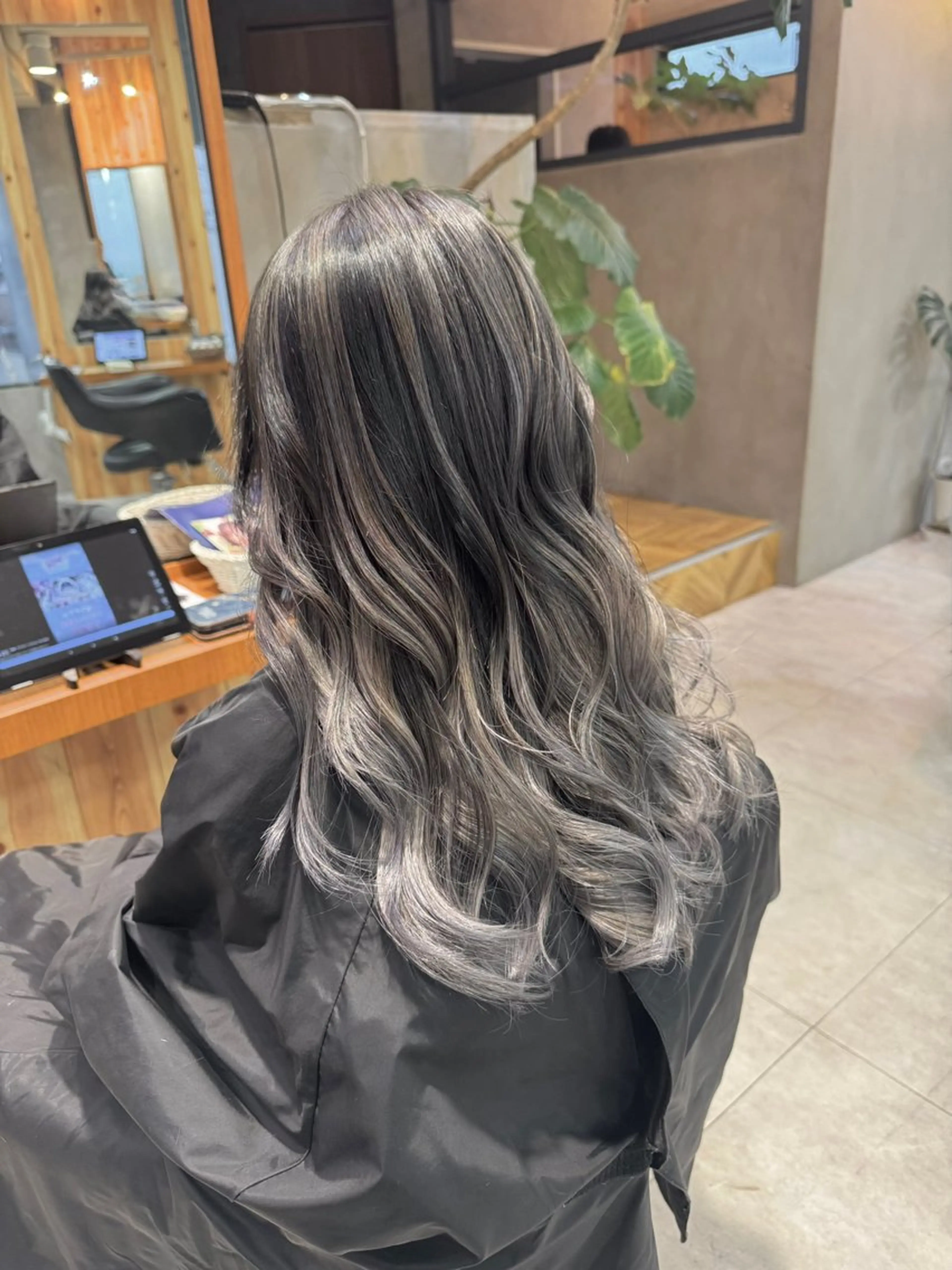 ロング カラー ヘアアレンジ _White泉佐野店所属・佐々木  まゆかのヘアスタイル