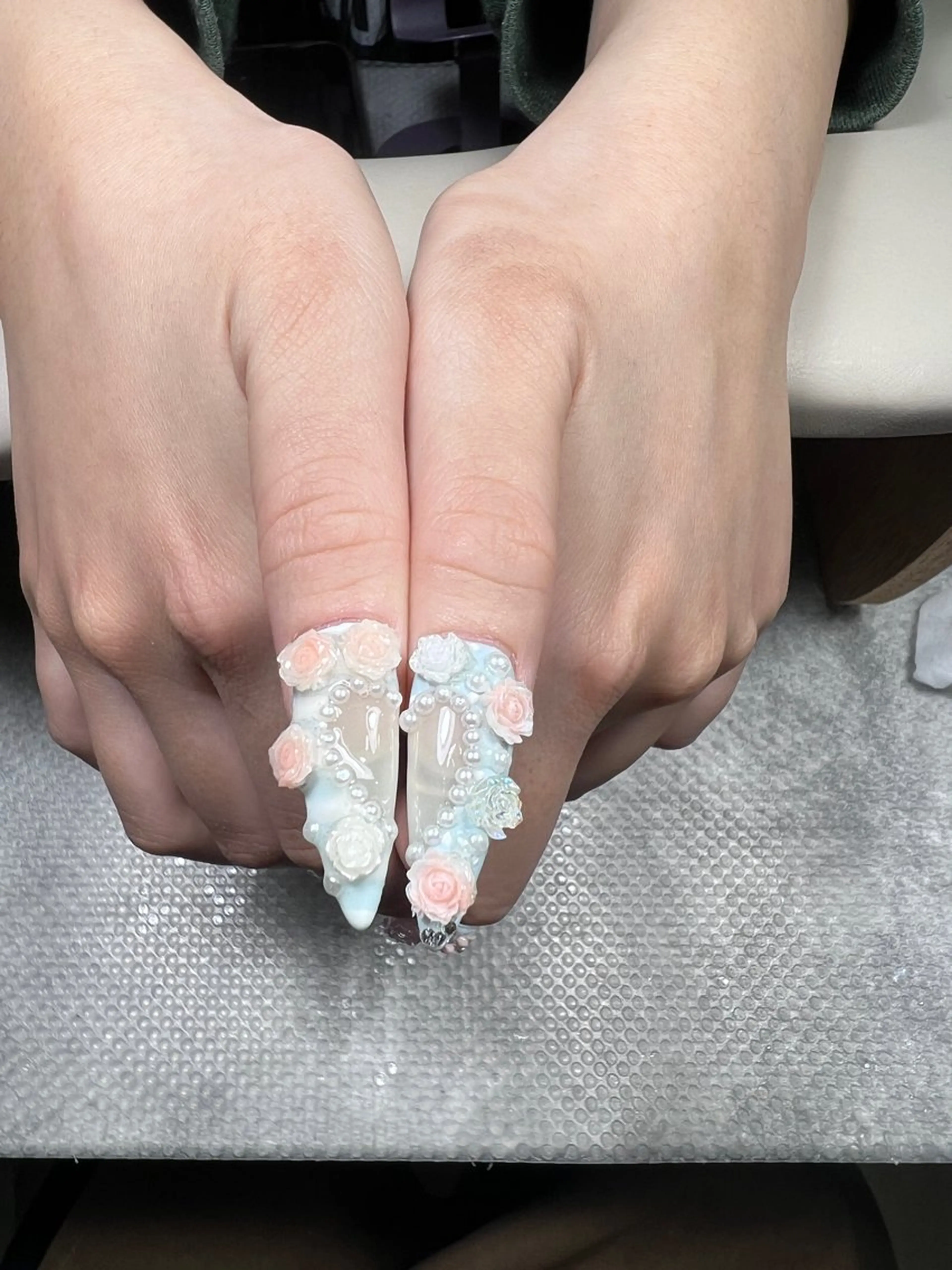 ネイル アートネイル オーロラネイル チークネイル 長さ出し フットネイル HaNa_ Noiranailのネイルデザイン