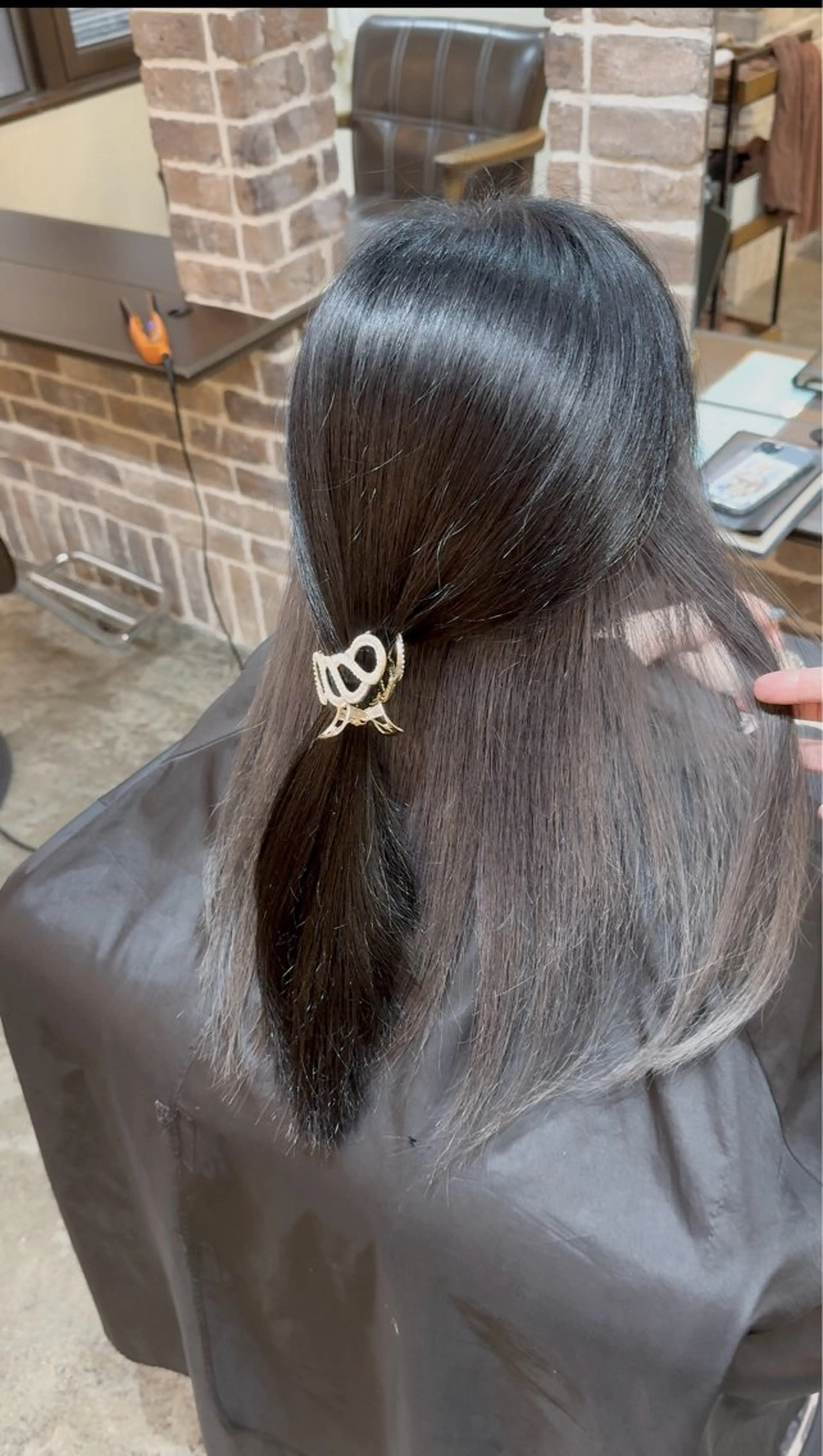 セミロング カラー 黒髪 ブリーチ ダークグレー カット ヘアカラー トリートメント ACROあべの店所属・艶カラー/インナー /グラデ/大西小百合のヘアスタイル