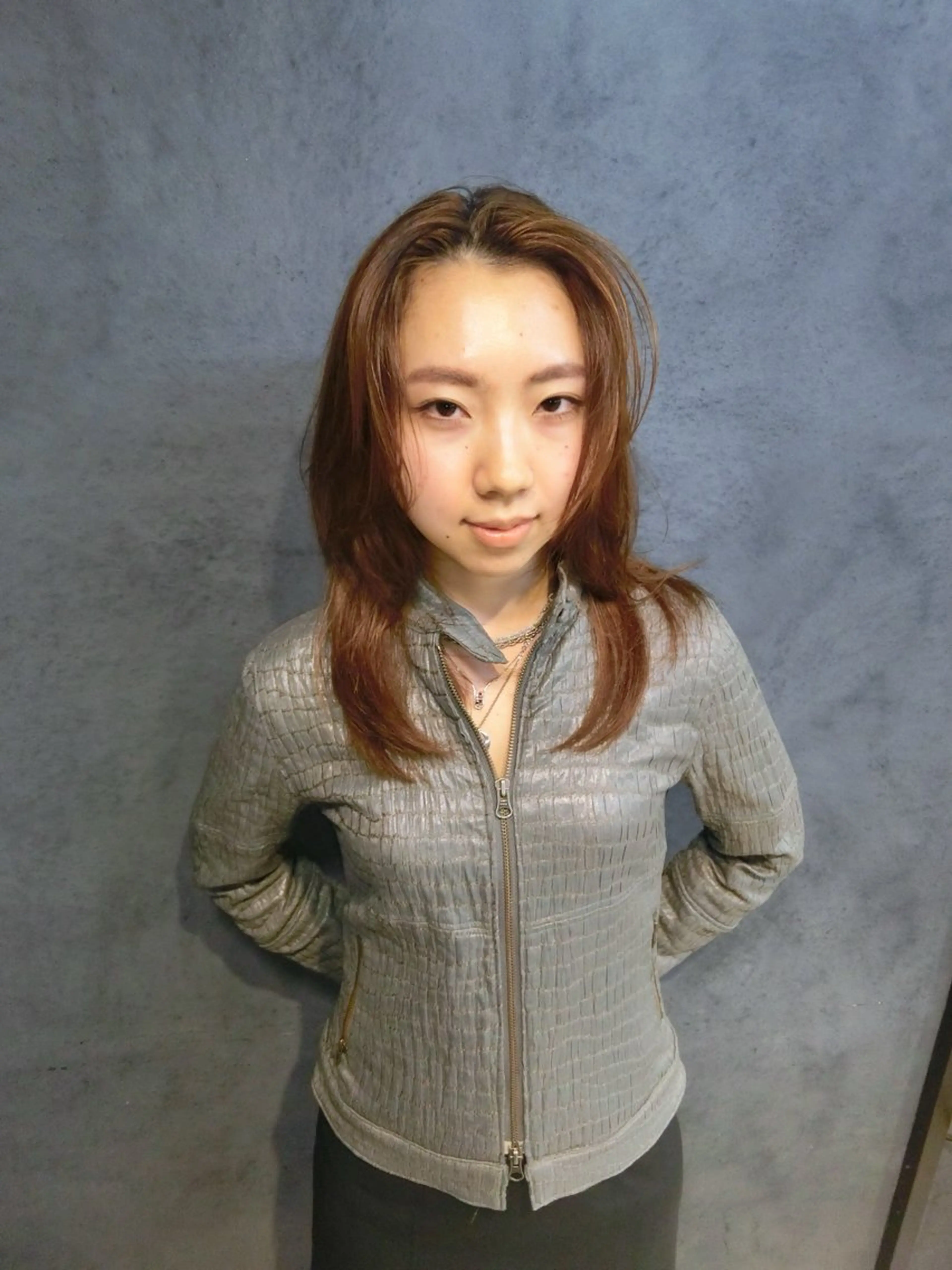 カラー 鳥居 未椰のヘアスタイル