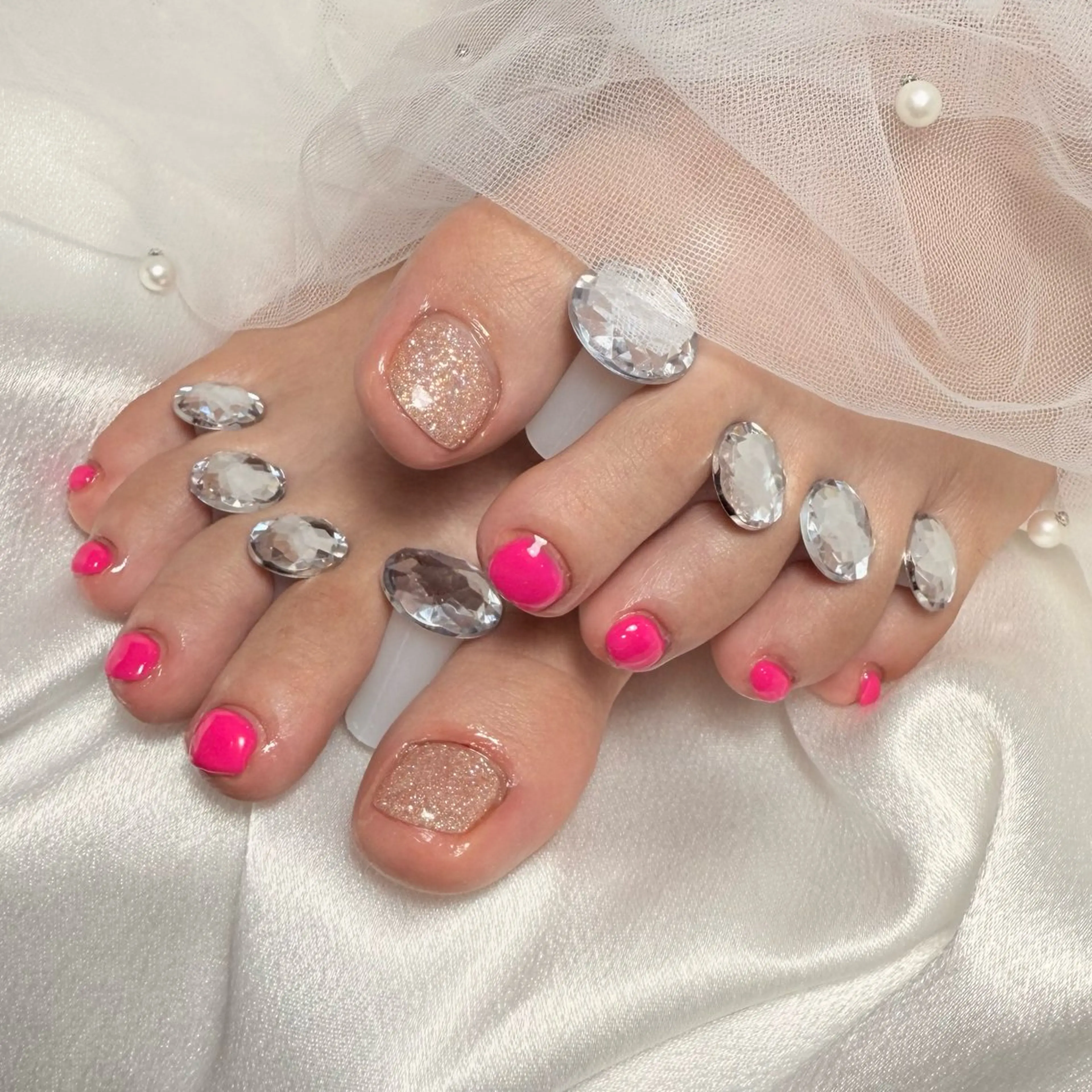 ネイル フットネイル キラキラネイル ラメ(グリッター) ワンカラーネイル ピンク フットネイル 🌹Belle Nail🌹のネイルデザイン