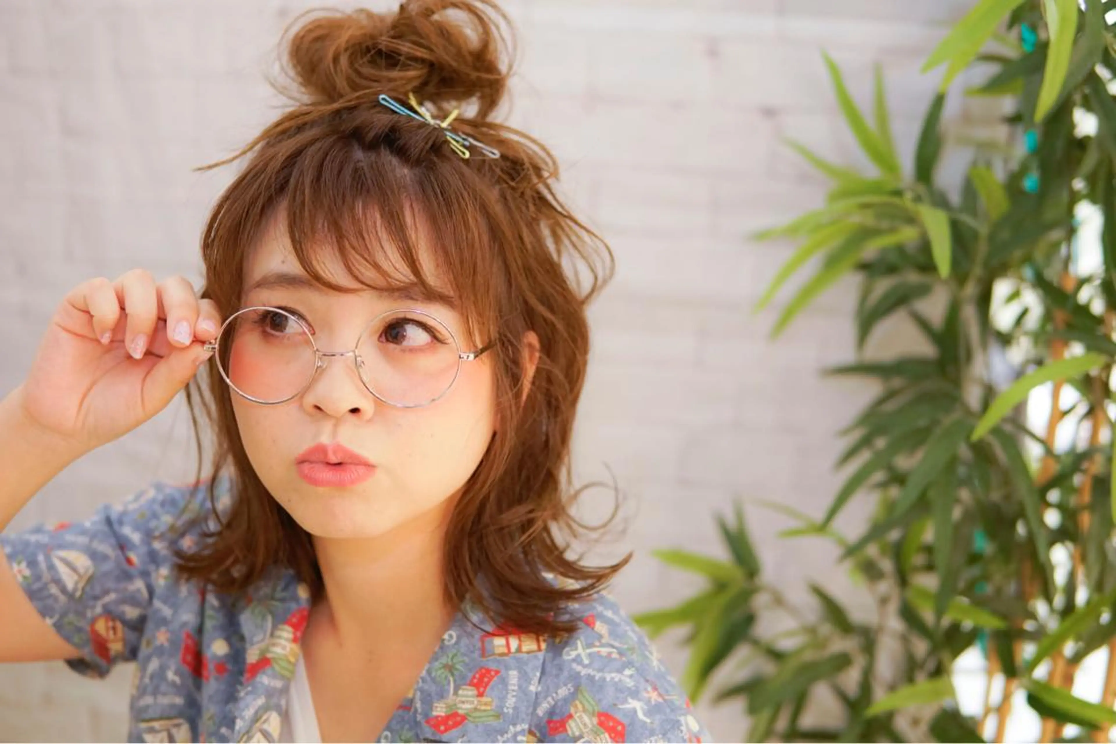 ミディアム パーマ ヘアアレンジ お団子ヘア 髪質改善、エクステ 山口卓哉のヘアスタイル