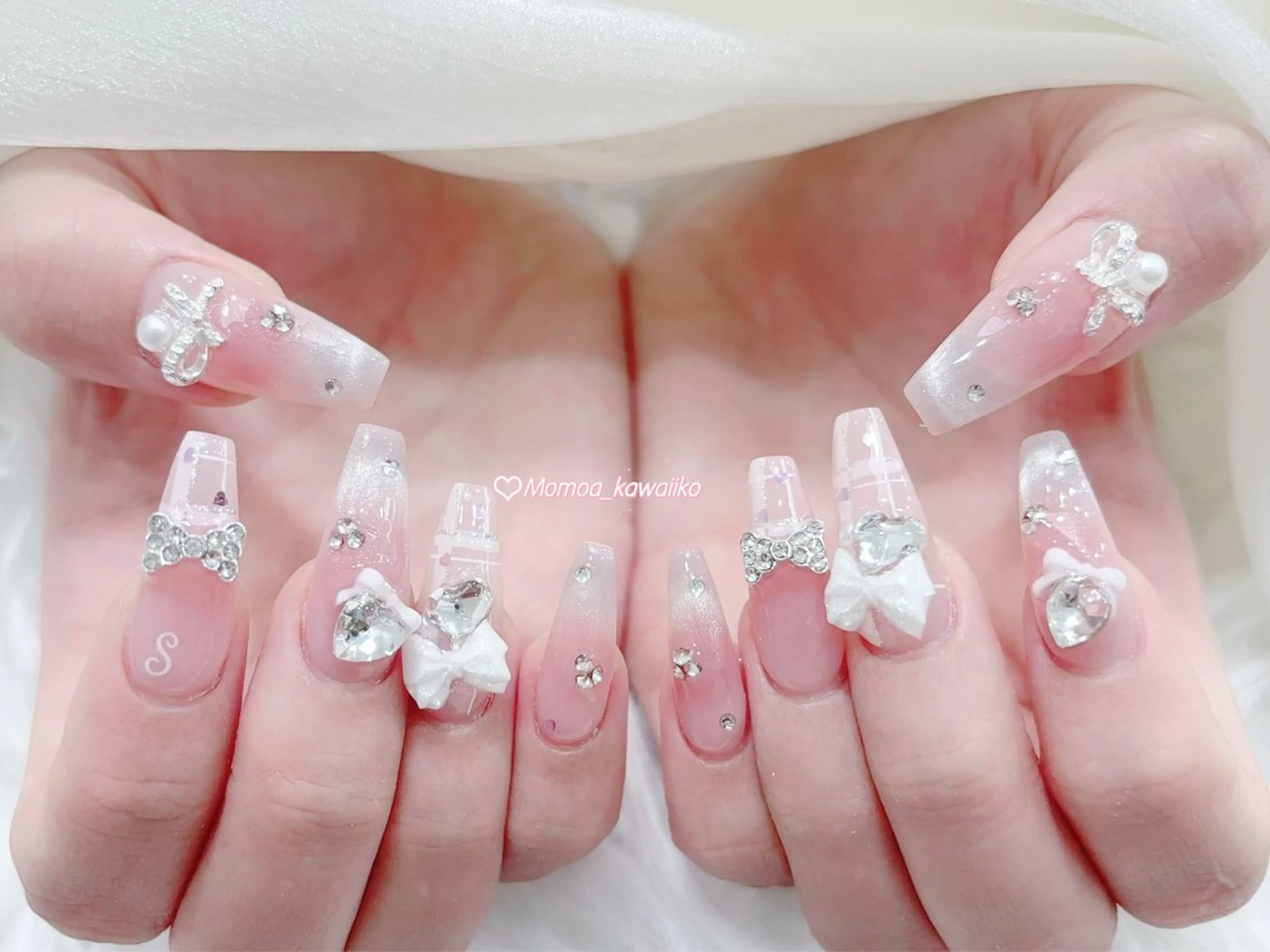 ネイル 成人式 マグネットネイル 大理石ネイル(マーブル) リボン 夏ネイル ハンドネイル MoMoA Nail ネイル長さ出し専門店のネイルデザイン