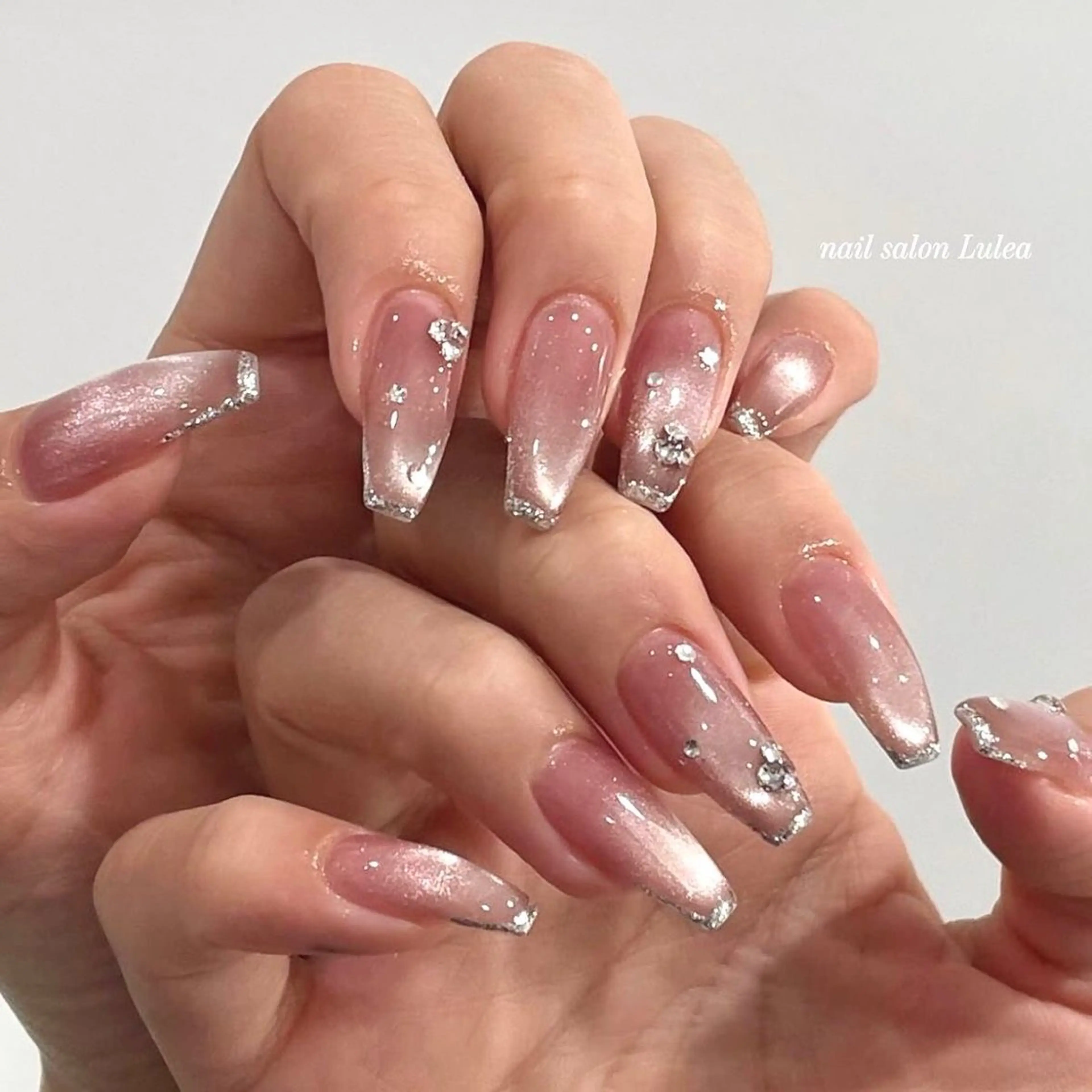 ネイル グラデーション ラメ(グリッター) マグネットネイル ミラーネイル ニュアンスネイル ハンドネイル Lumi de nails所属・Lumi de nailsのネイルデザイン