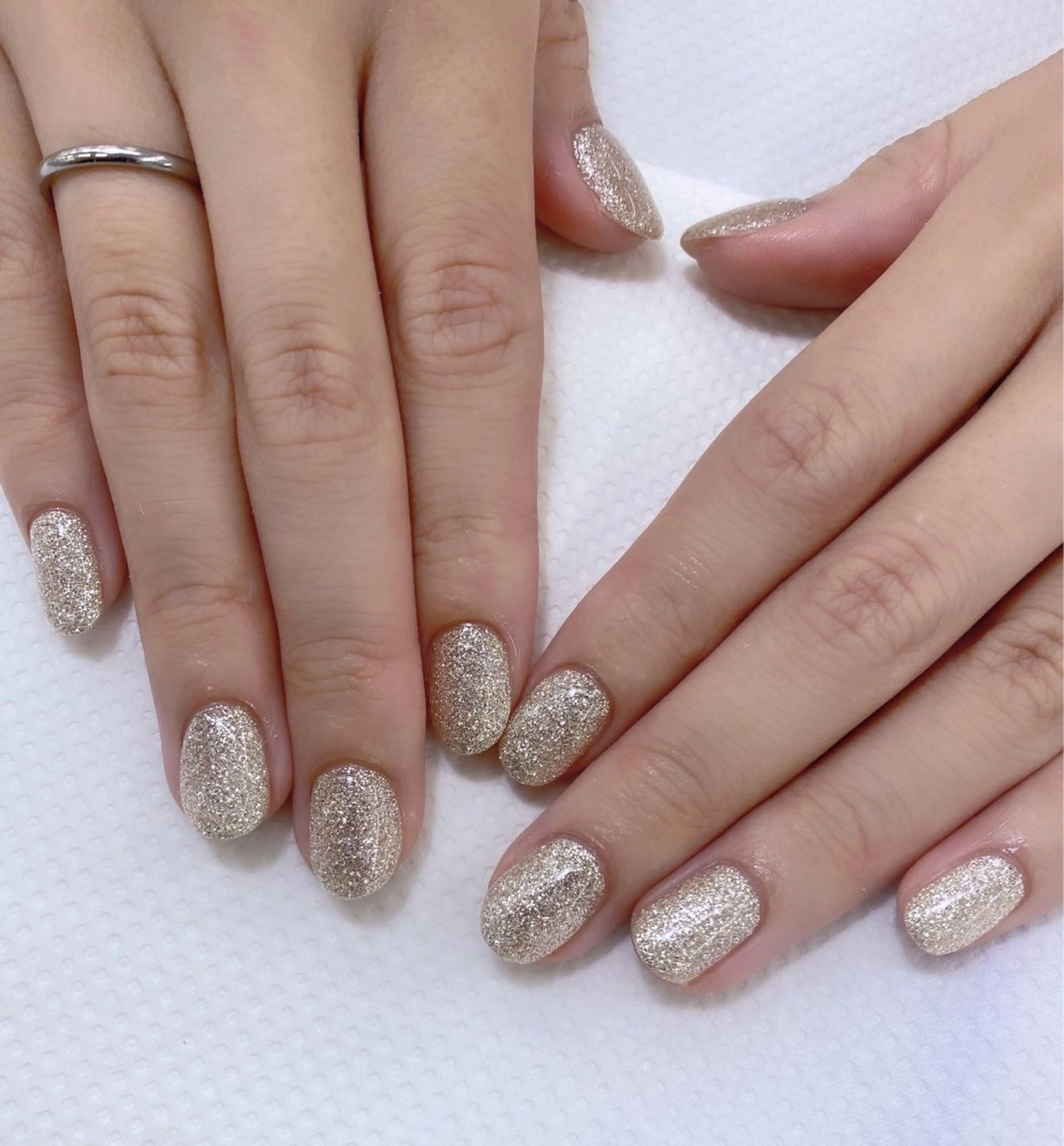 ネイル ゴールド キラキラネイル ラメ(グリッター) KOBAYASHI YUINA🌻♡のネイルデザイン