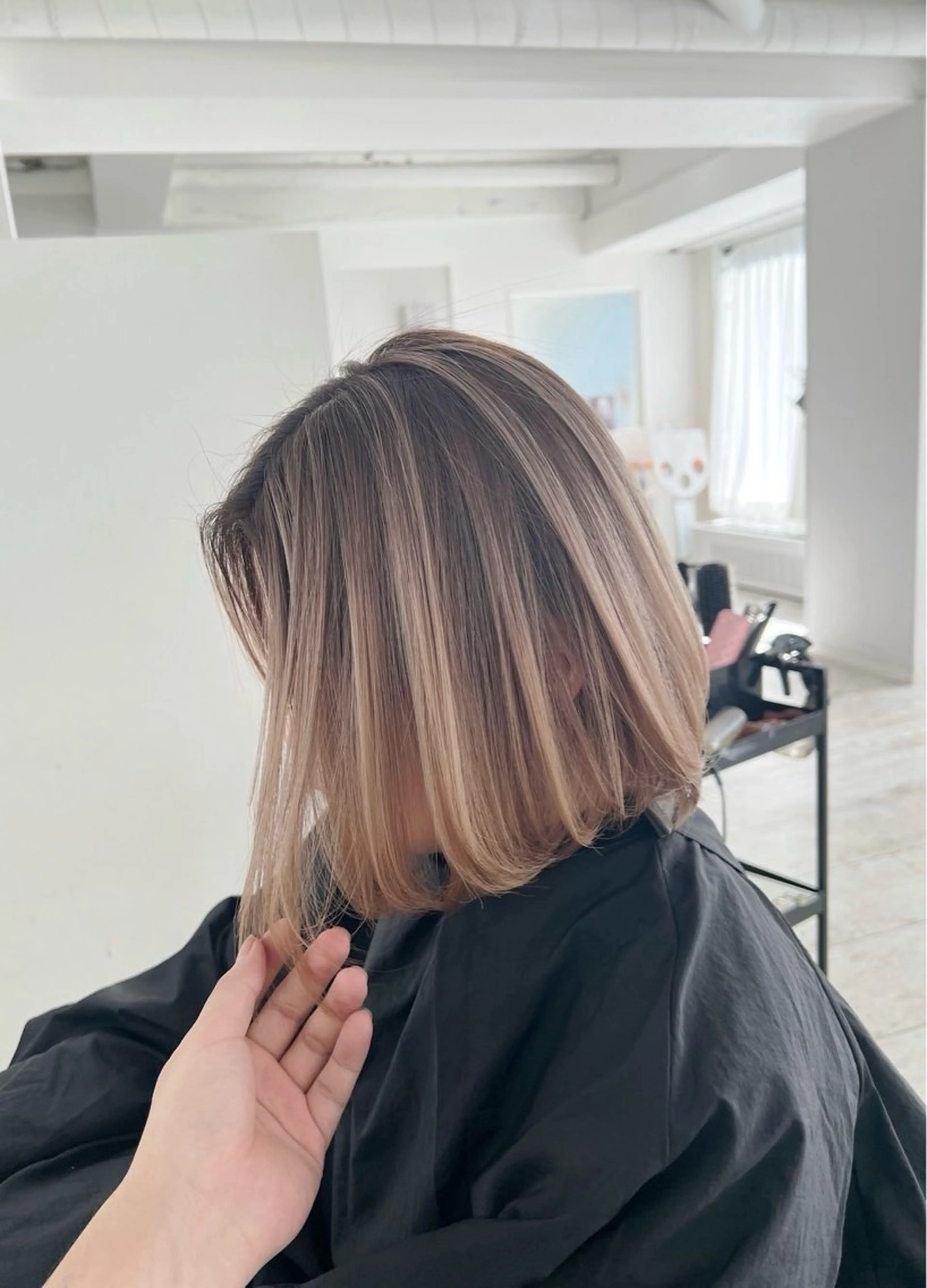 ショート カラー バレイヤージュ ベージュカラー ホワイトベージュ レイヤーカット ヘアカラー トリートメント ROBIN所属・指名数No.1 /NAOYAのヘアスタイル