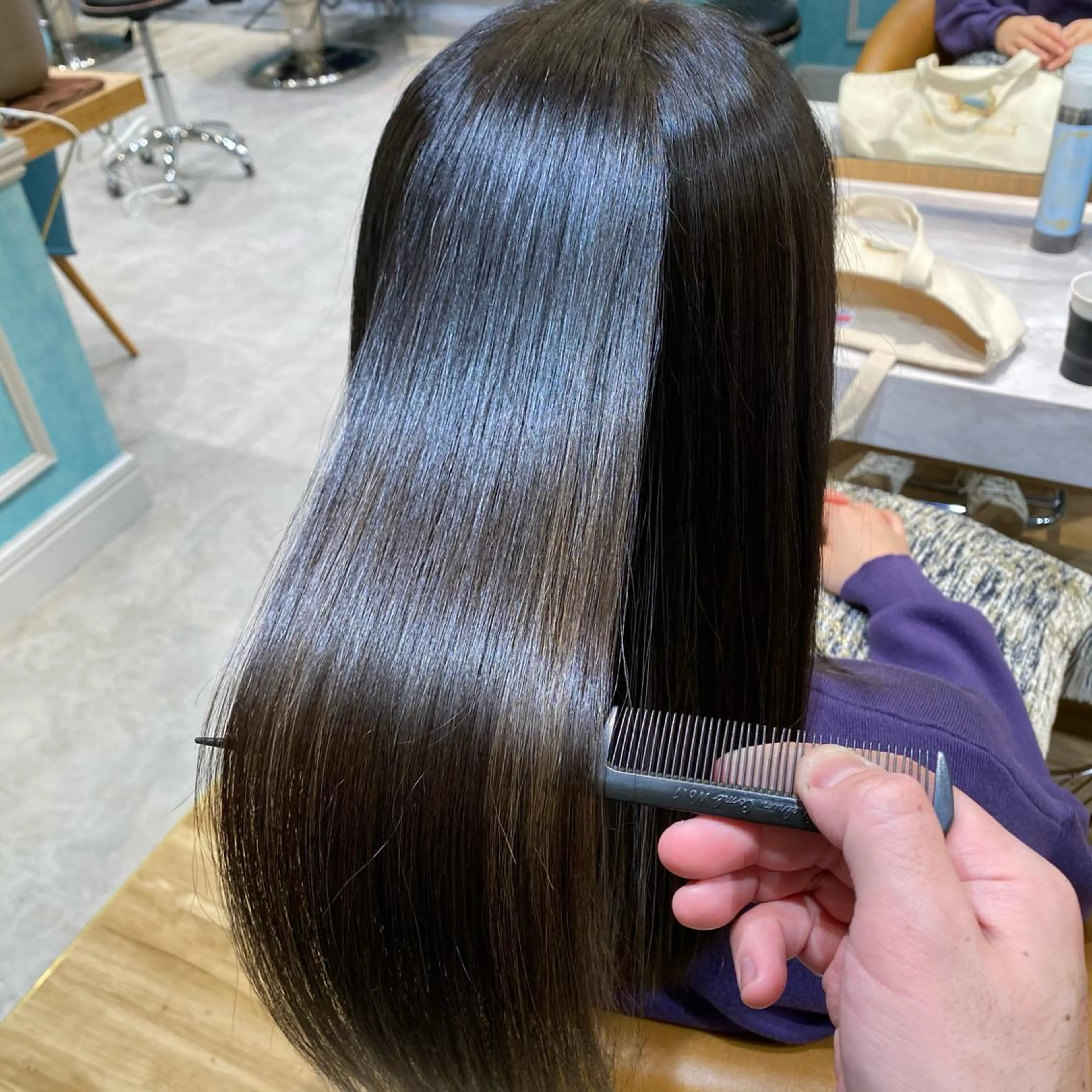 セミロング 髪質改善 縮毛矯正 トリートメント カット ヘアカラー トリートメント 山本翔一郎 韓国顔周りレイヤーのヘアスタイル