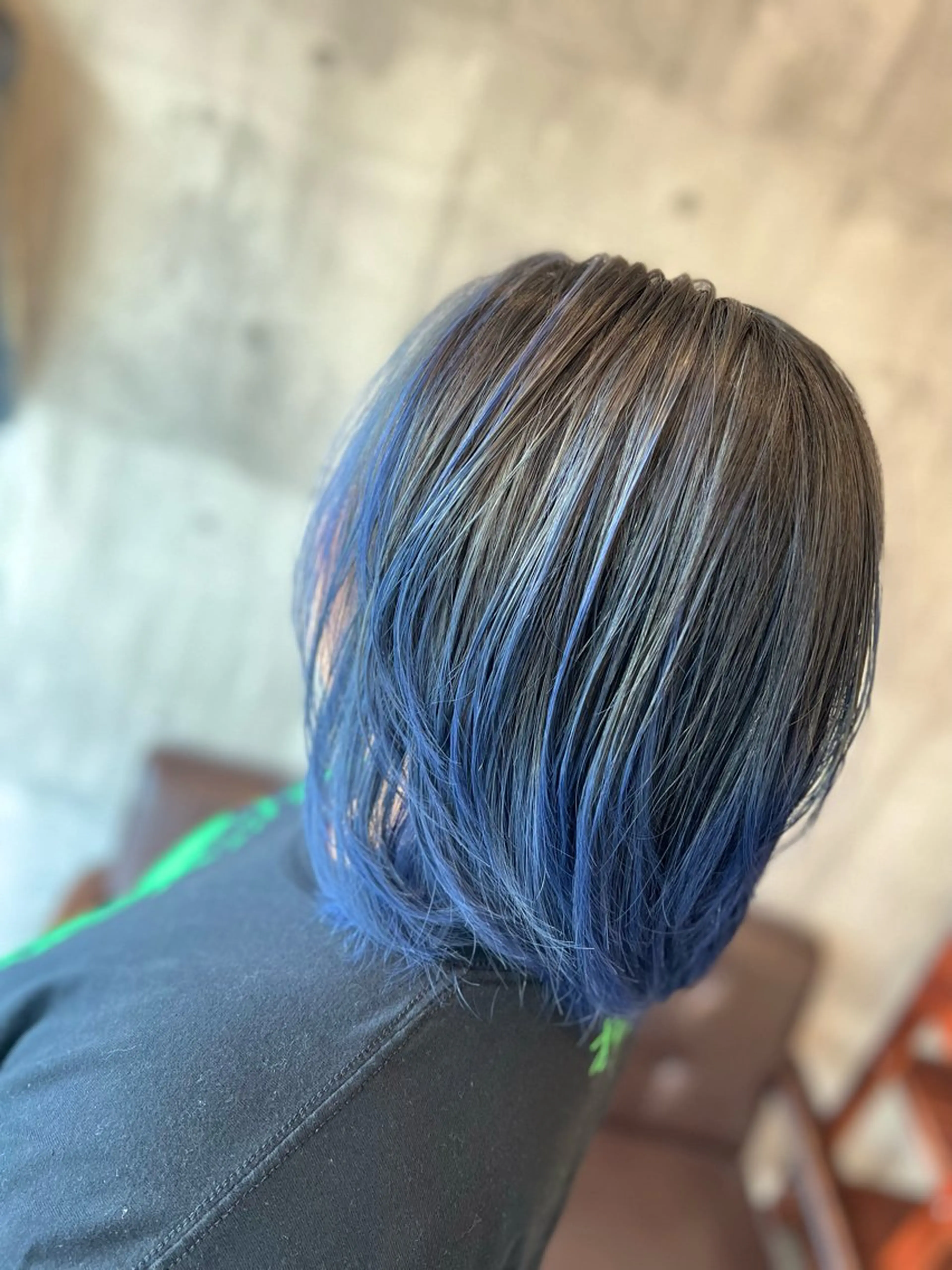 ミディアム カラー ブリーチ ブルーカラー グラデーションカラー ハイライトカラー ハイライト ヘアカラー Style Tのヘアスタイル