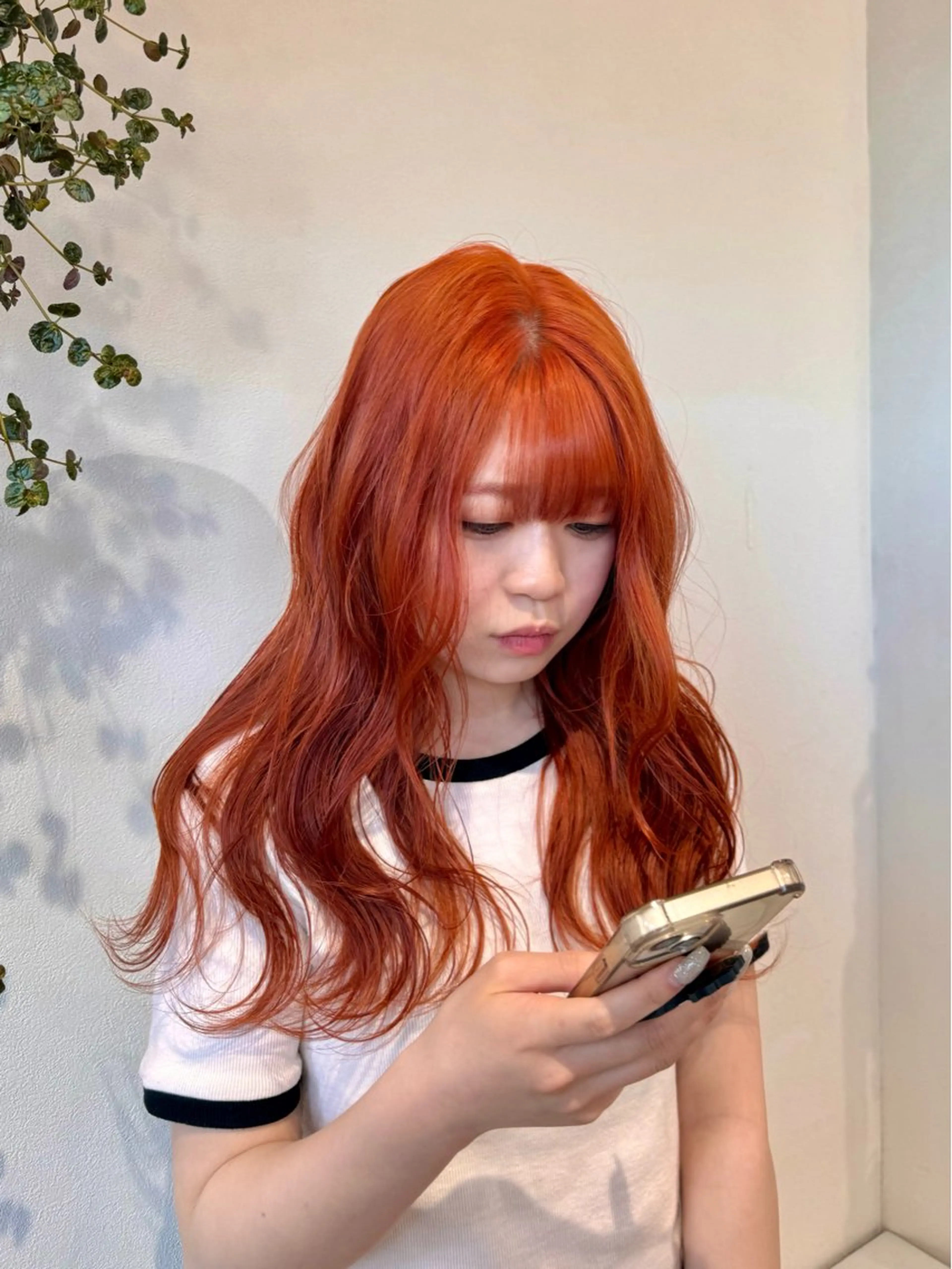 セミロング カラー オレンジ オレンジレッド ピンクカラー レッドカラー ヘアカラー 𝙎𝙚𝙞𝙧𝙖 ☆カット/パーマのヘアスタイル