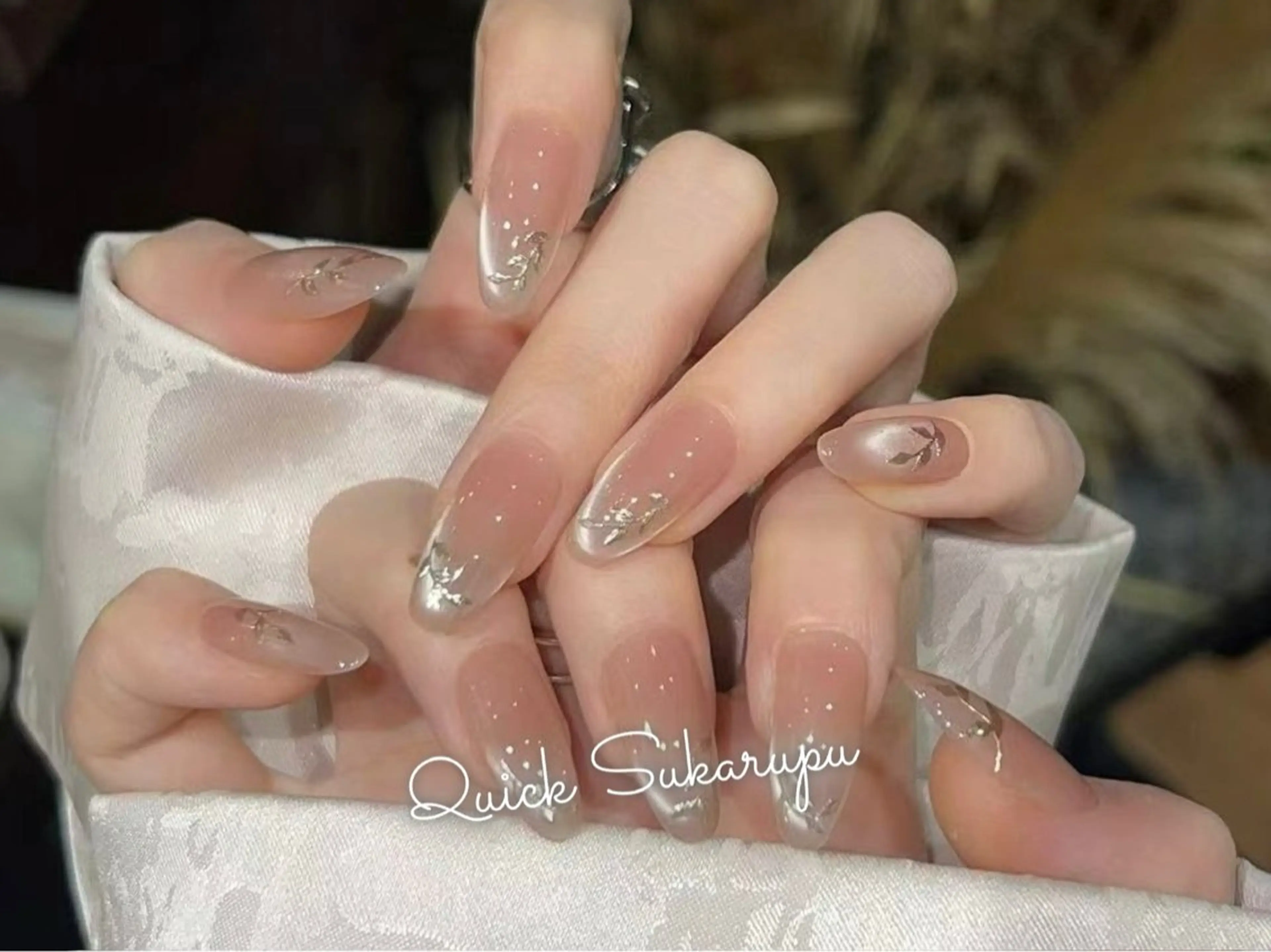 (オフあり) ミディアム日本初時短施術シンプル定額現品ネイルチップ¥5580→¥4880の写真