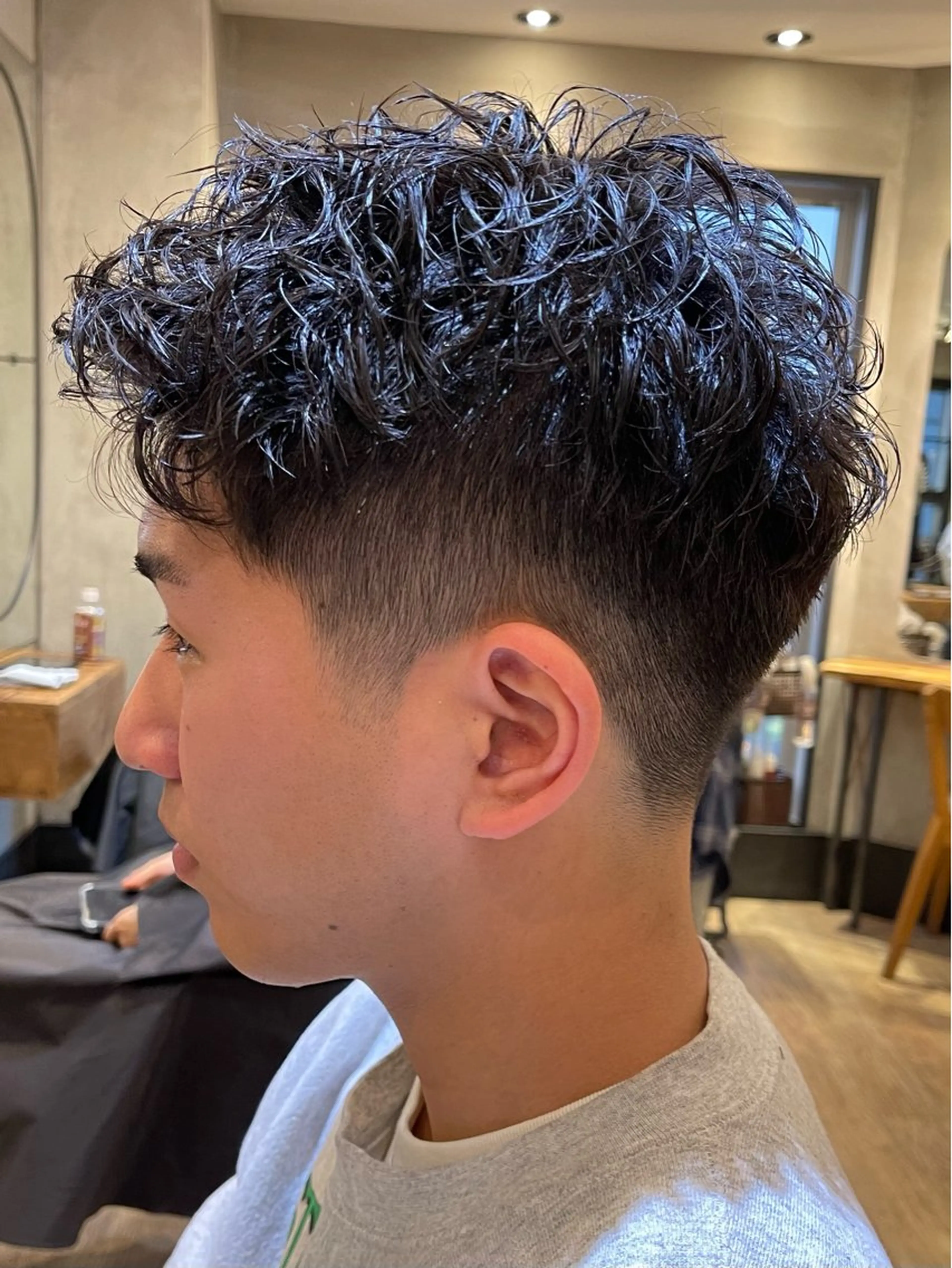 ショート パーマ メンズ ビジネス フェードカット メンズ韓国風 マッシュ メンズパーマ カット パーマ トリートメント ヘアセット 新宿メンズ専門 髪質改善パーマ特化のヘアスタイル