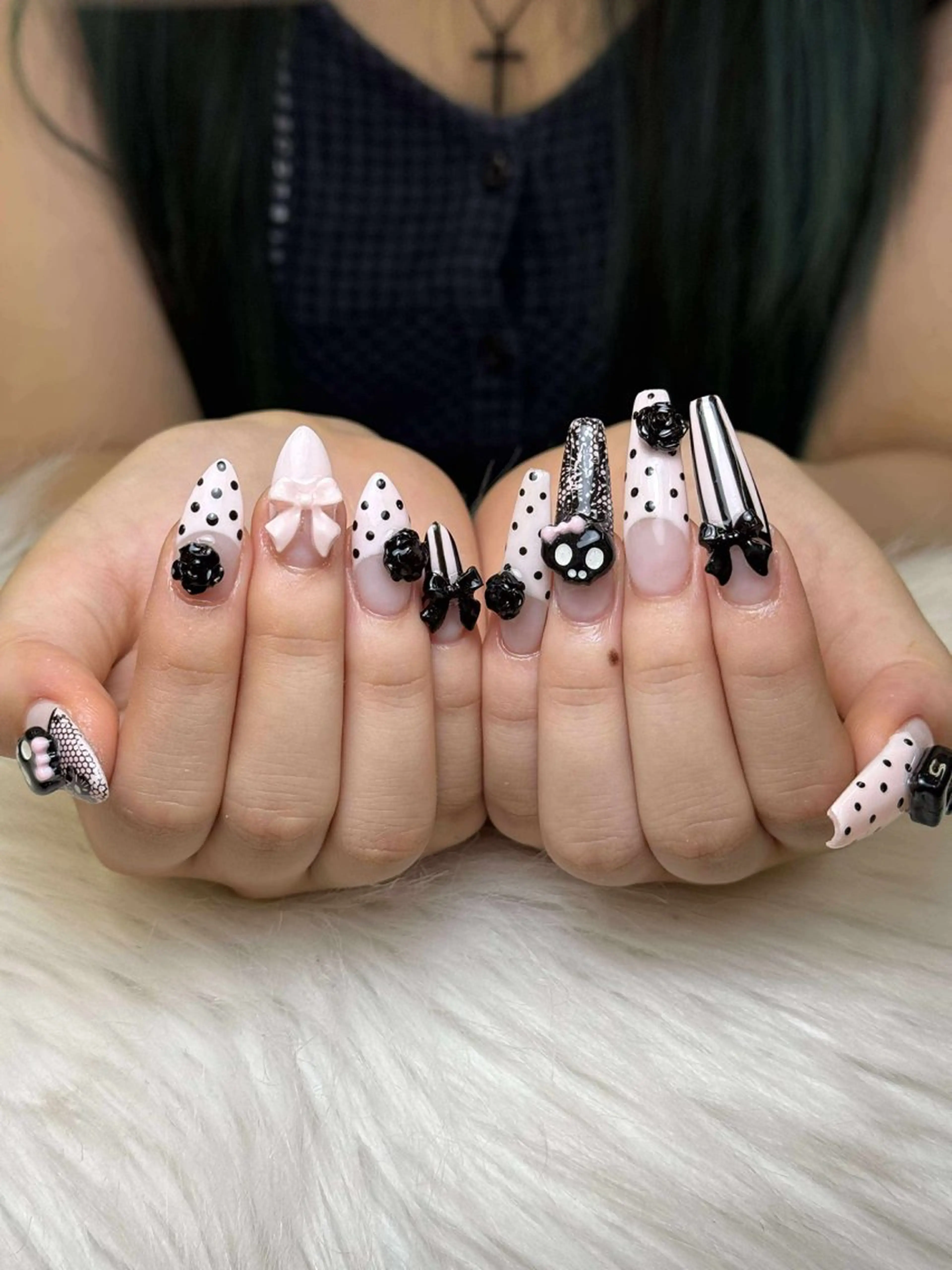 ネイル チークネイル ハート ホログラムネイル ミラーネイル ニュアンスネイル Nie Nail Shinokuboのネイルデザイン