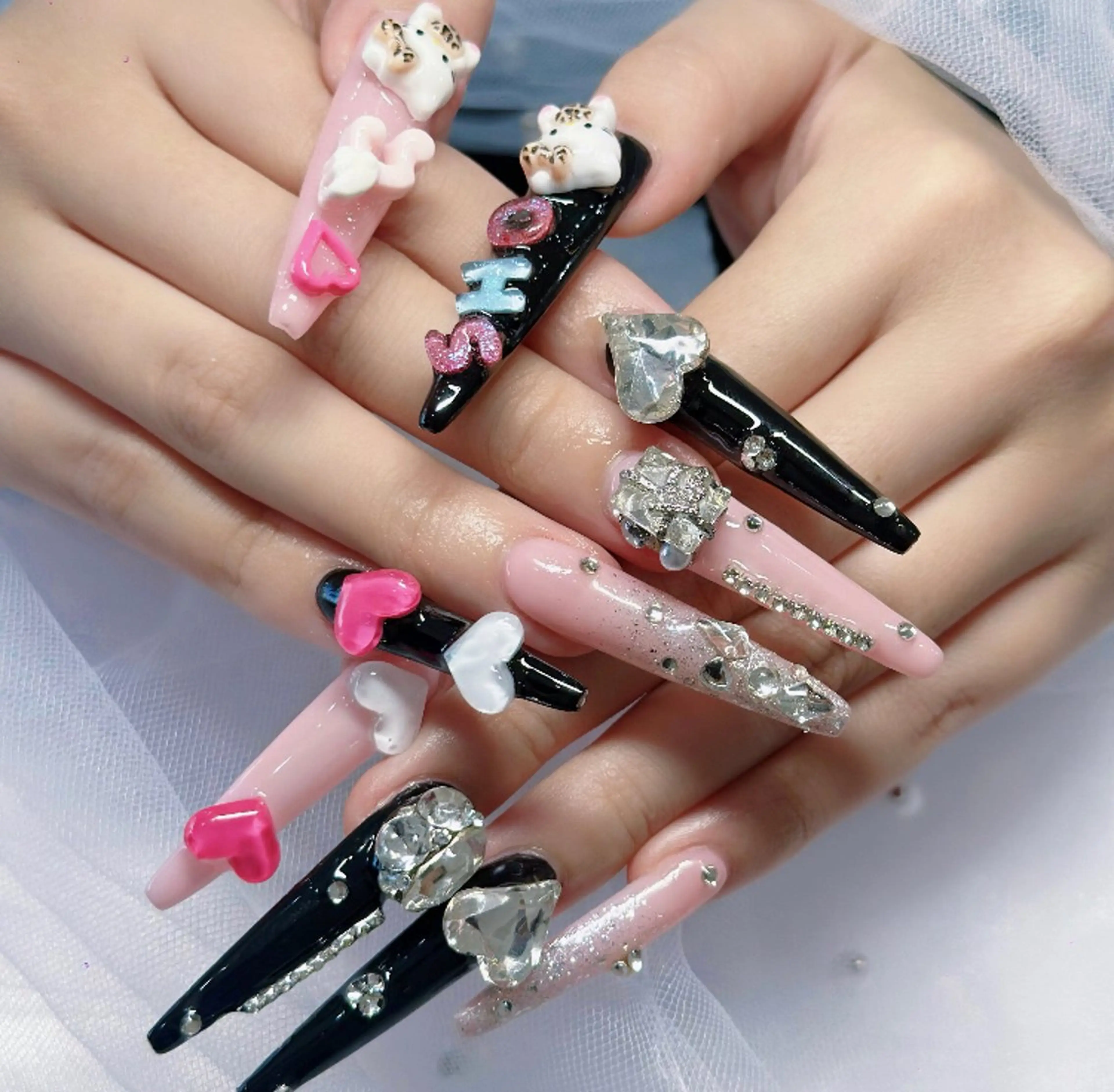 ネイル 長さ出し フレンチネイル 韓国ネイル レース マグネットネイル ハンドネイル 波 なみのネイルデザイン