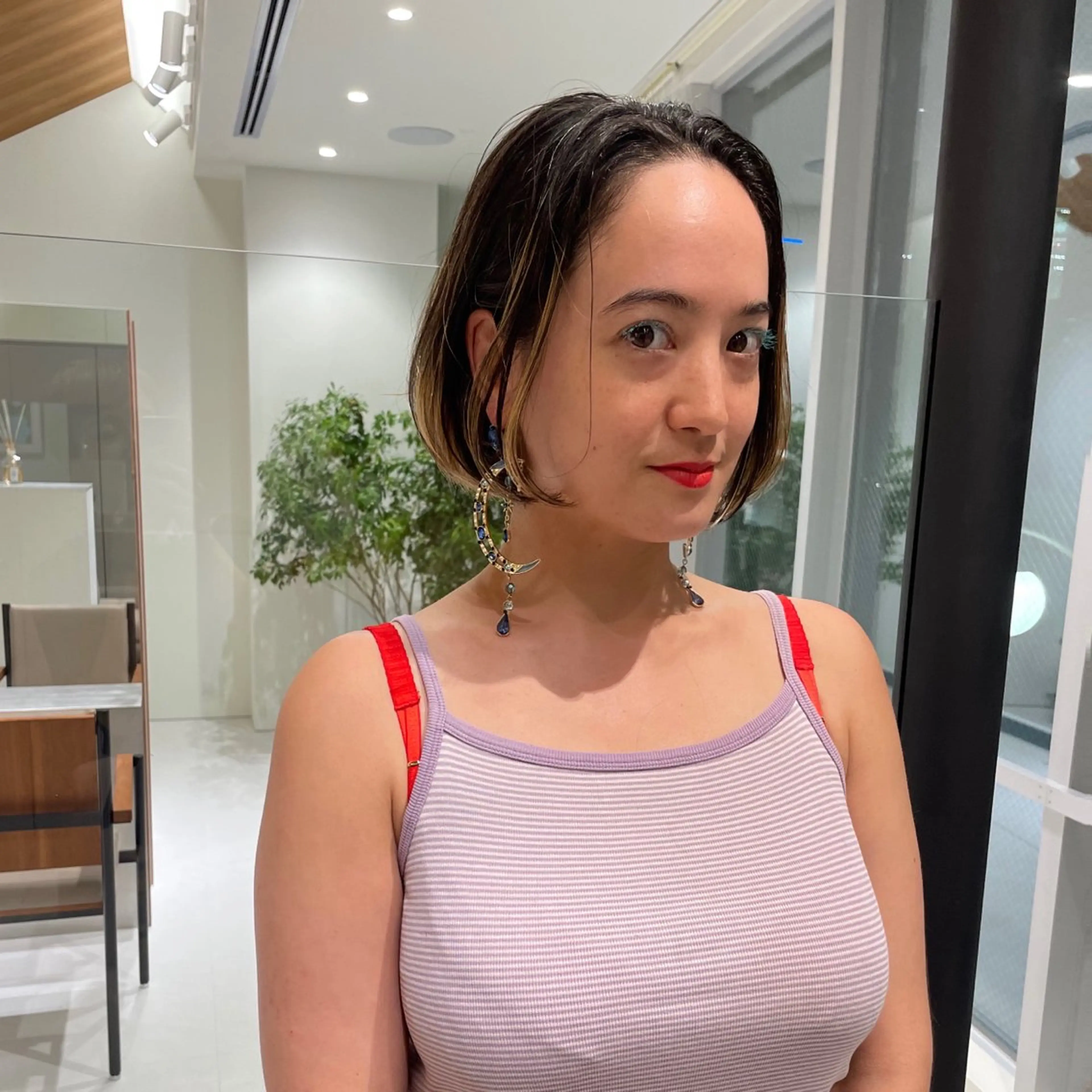 ショート カラー ベージュカラー ブリーチ 透明感カラー デザインカラー ダブルカラー カット ヘアカラー トリートメント ブリーチ/レイヤー 🌻Mutsumiのヘアスタイル