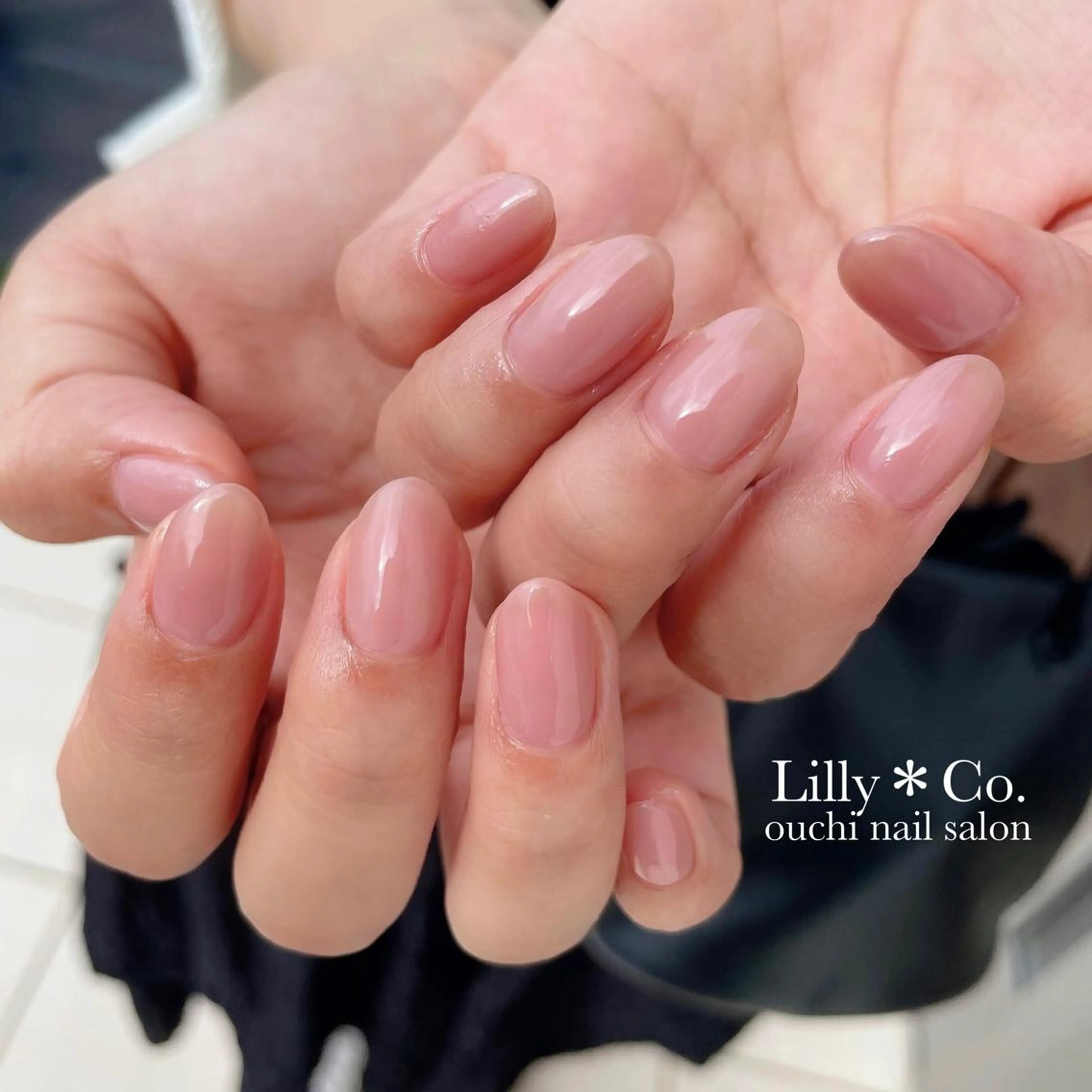 ネイル オフィスネイル ワンカラーネイル シンプルネイル 冬ネイル ハンドネイル ハンドケア Lilly Co.のネイルデザイン