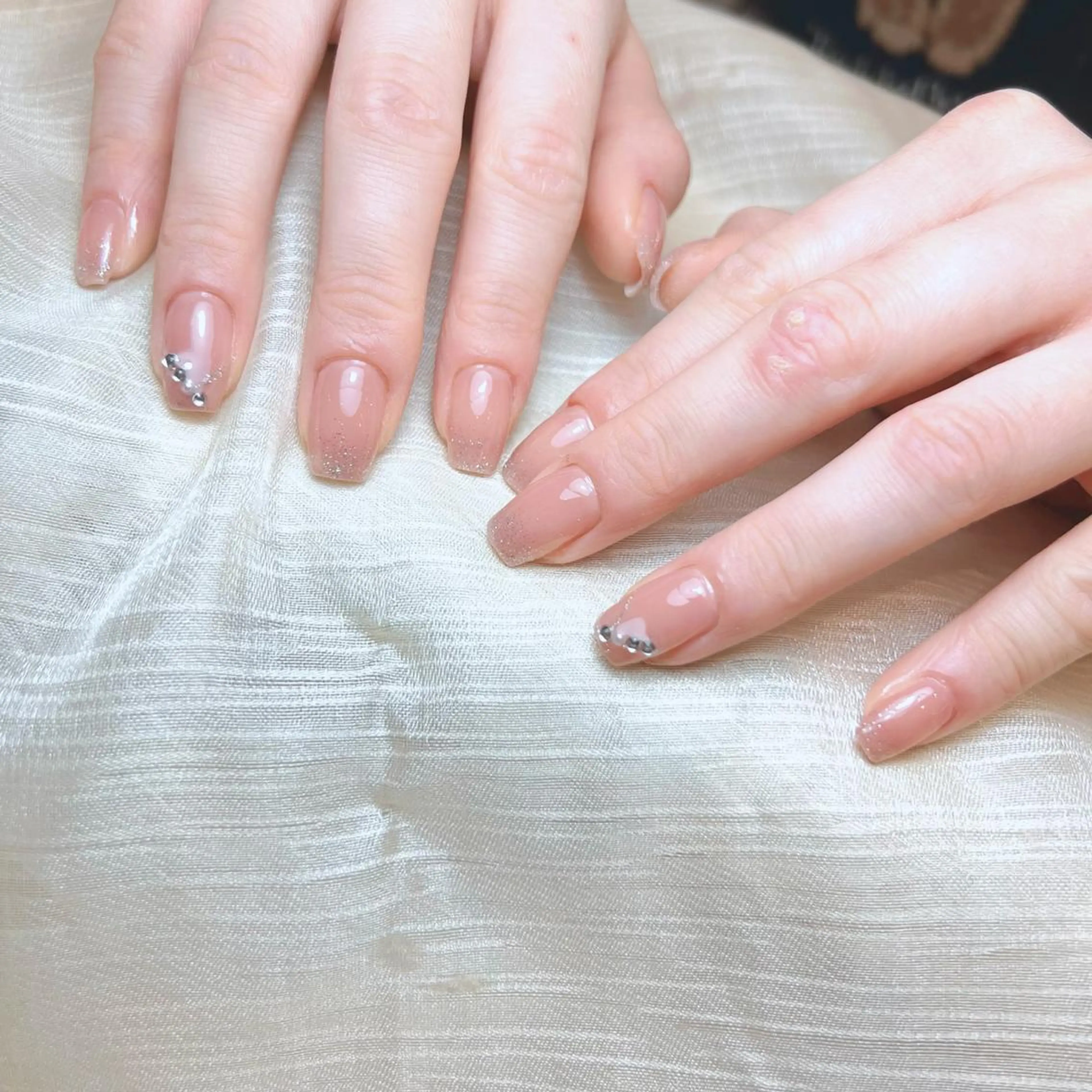 ネイル ハンドネイル RAFFINE 月🦋🩵のネイルデザイン