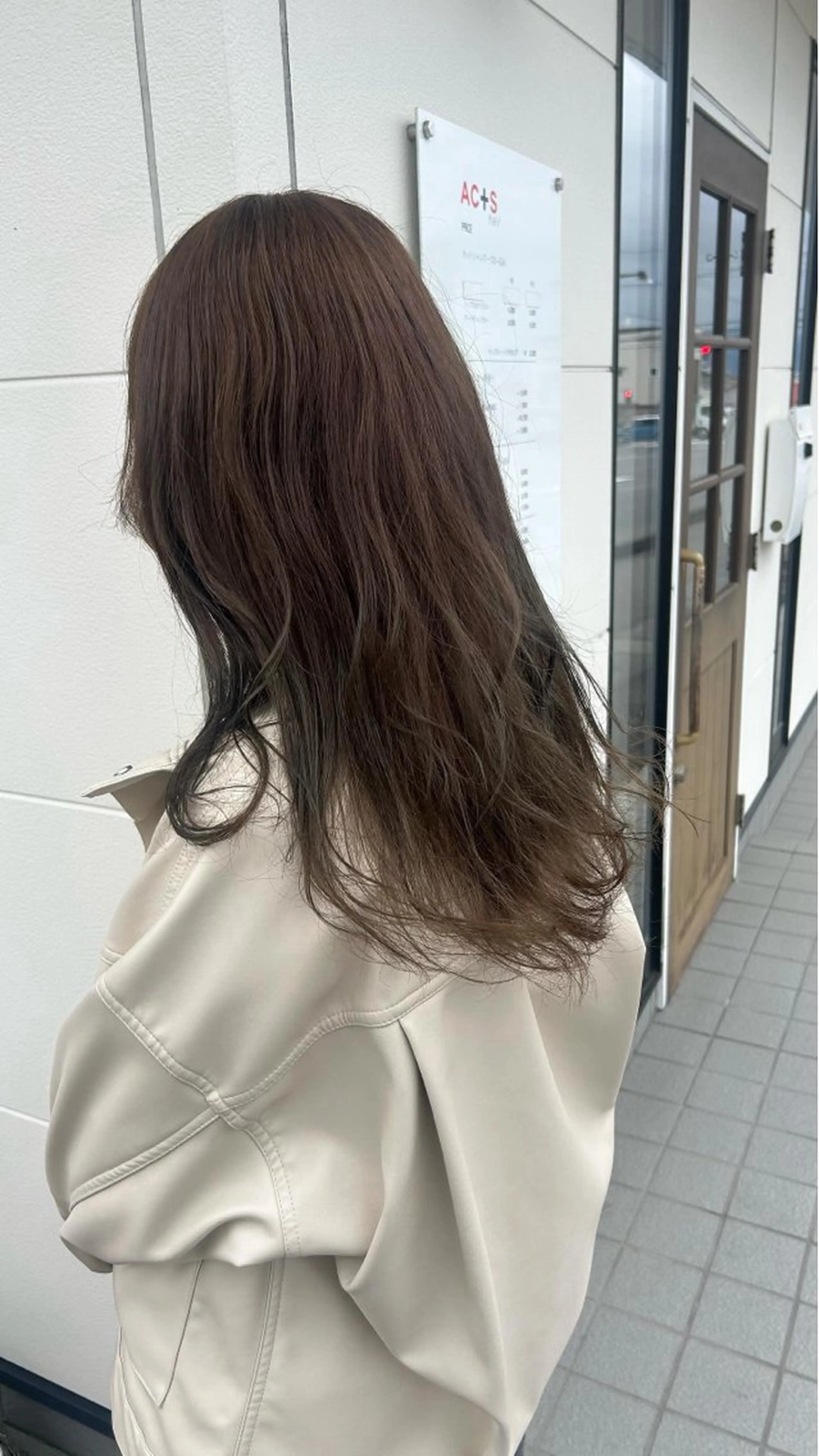 ロング カラー ベージュカラー SASAnagano 岩下サードゥのヘアスタイル