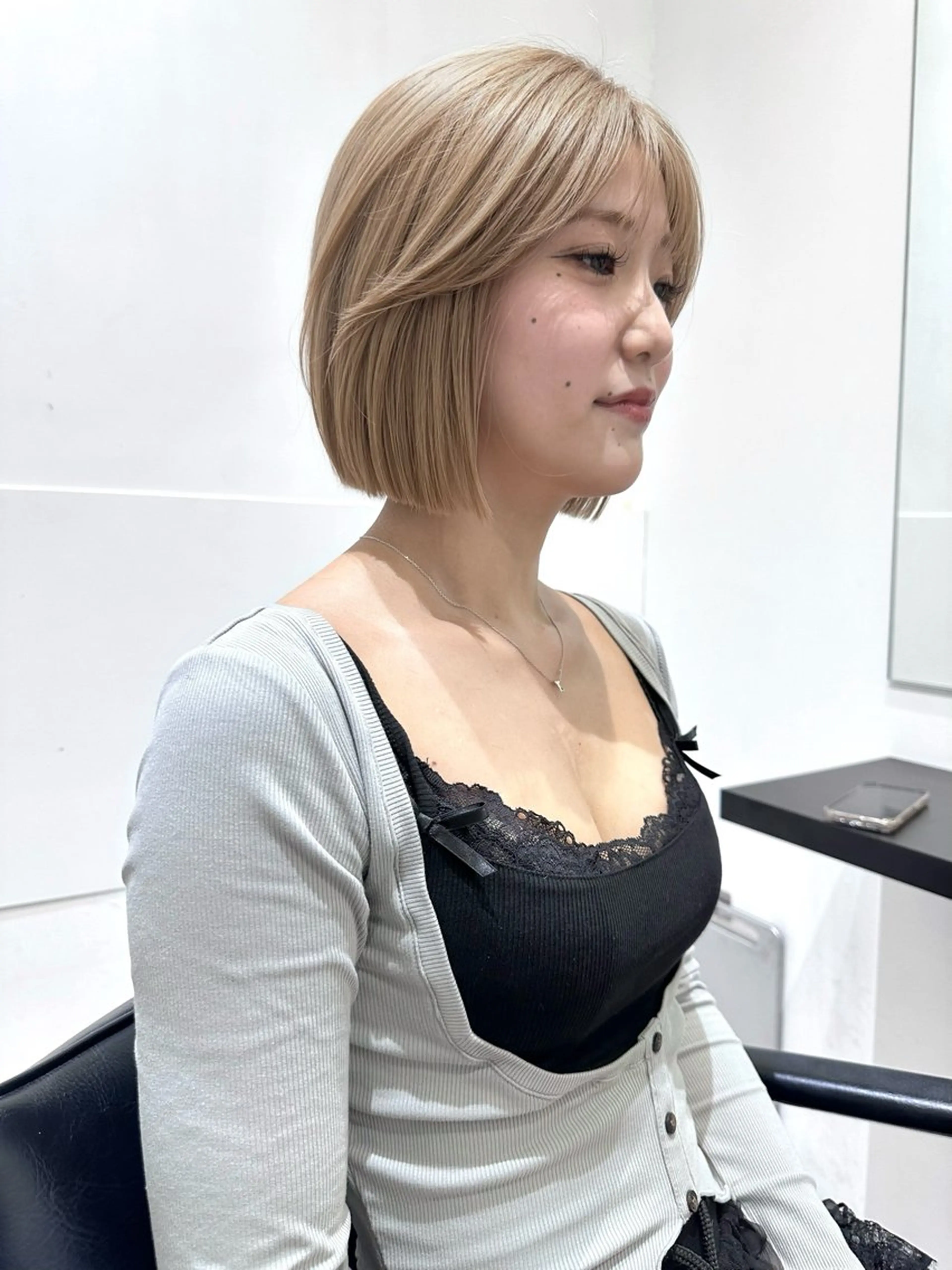 ショート カラー ベージュカラー ブリーチ ケアブリーチ デザインカラー ダブルカラー カット ヘアカラー トリートメント TATSUブリーチ/ ミルクティーベージュのヘアスタイル