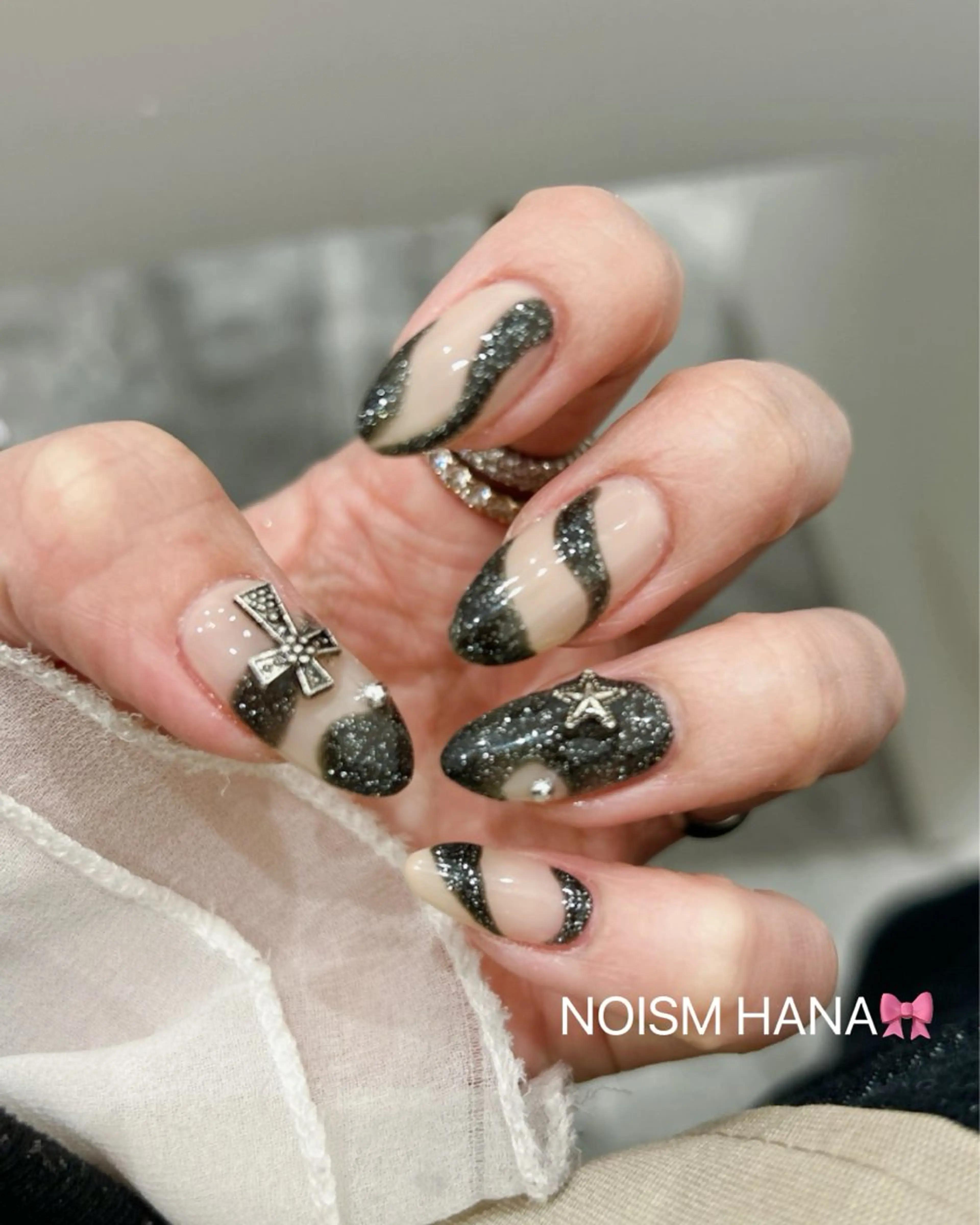 ネイル グラデーション キラキラネイル 韓国ネイル マグネットネイル ニュアンスネイル ハンドネイル 🎀大人nail /NOISMはな🎀のネイルデザイン