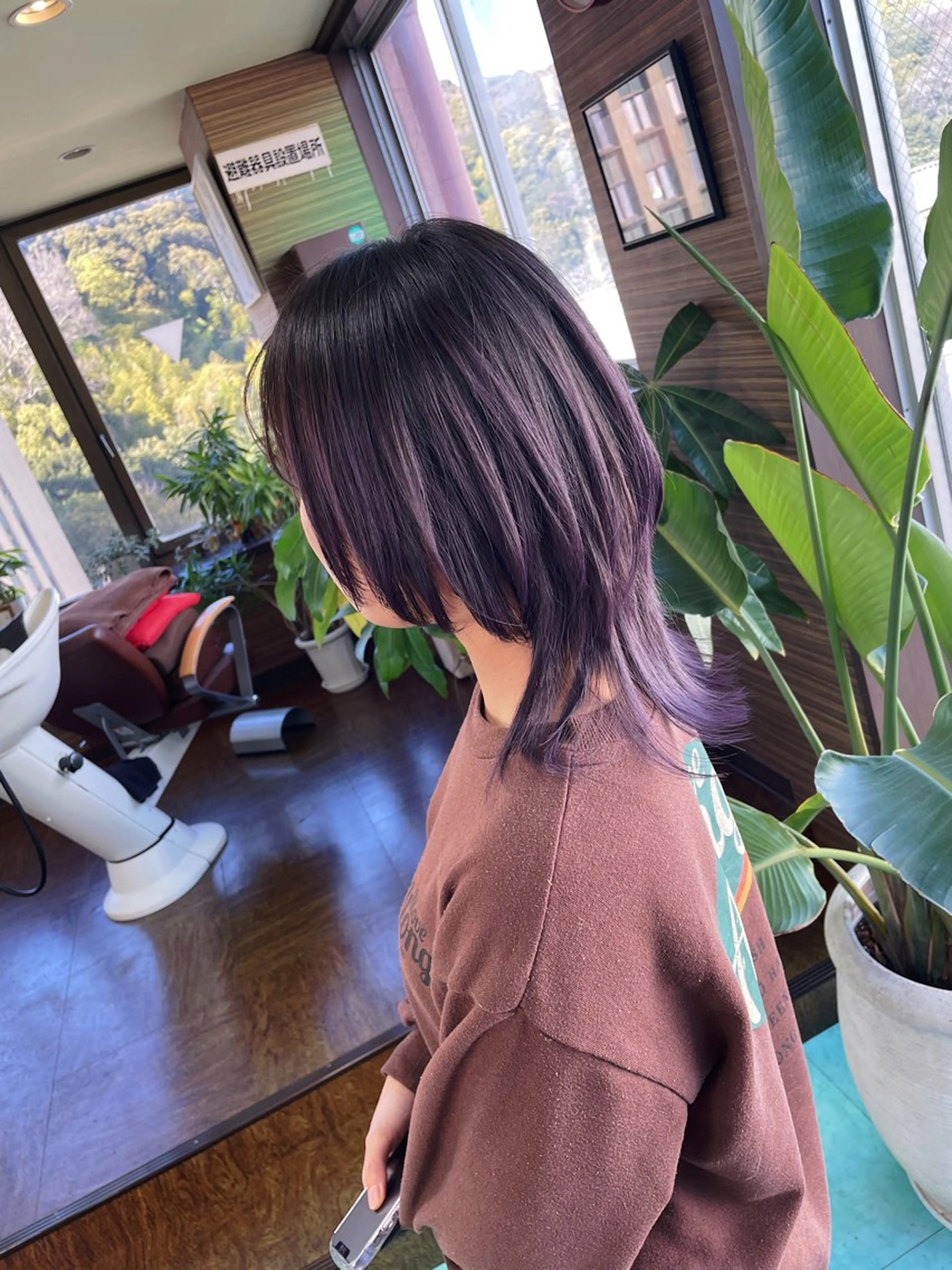 セミロング カラー ブリーチ パープルカラー ボブ 外ハネヘア ウルフカット カット ヘアカラー 土居 正季のヘアスタイル