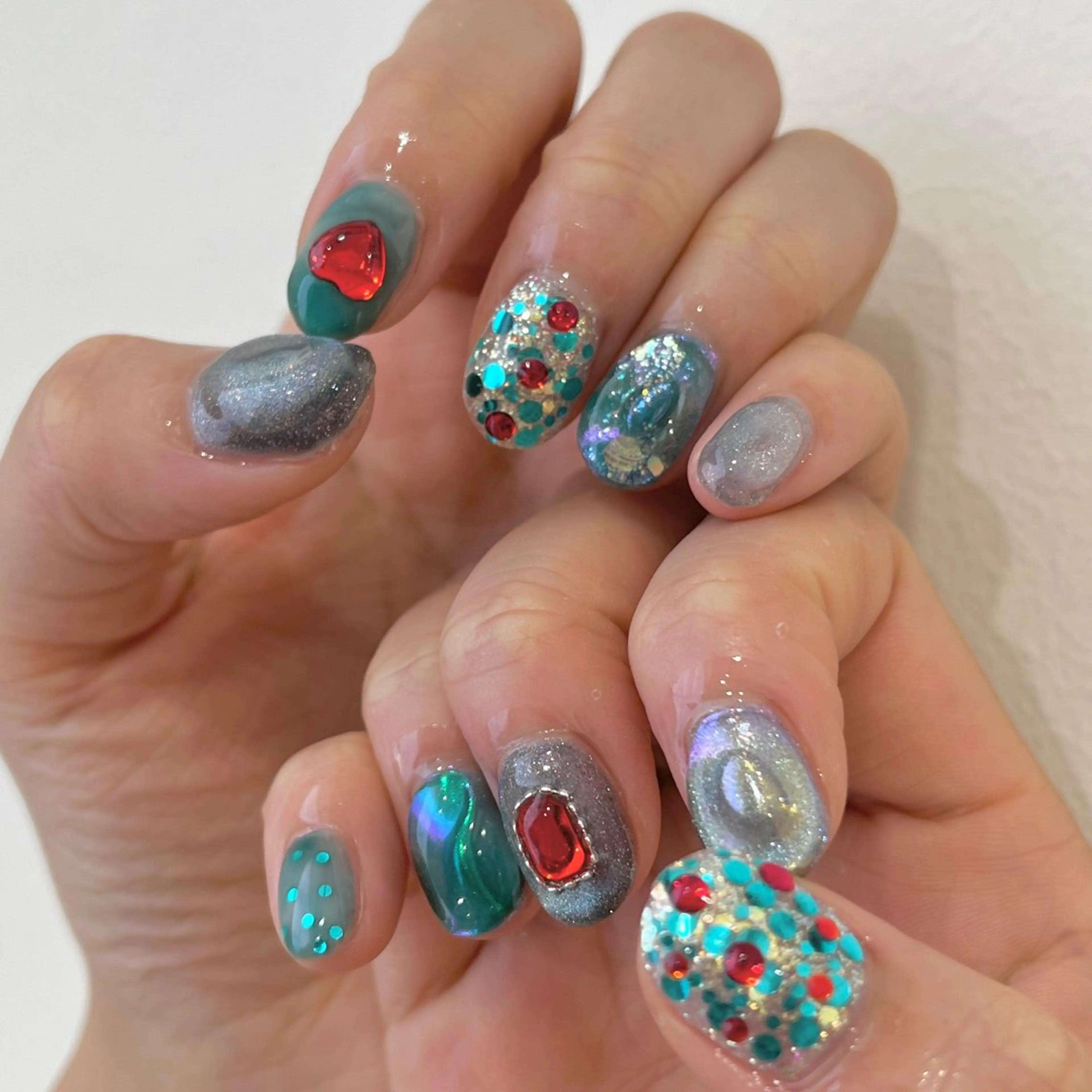 ネイル ハンドネイル 内田 里穂のネイルデザイン