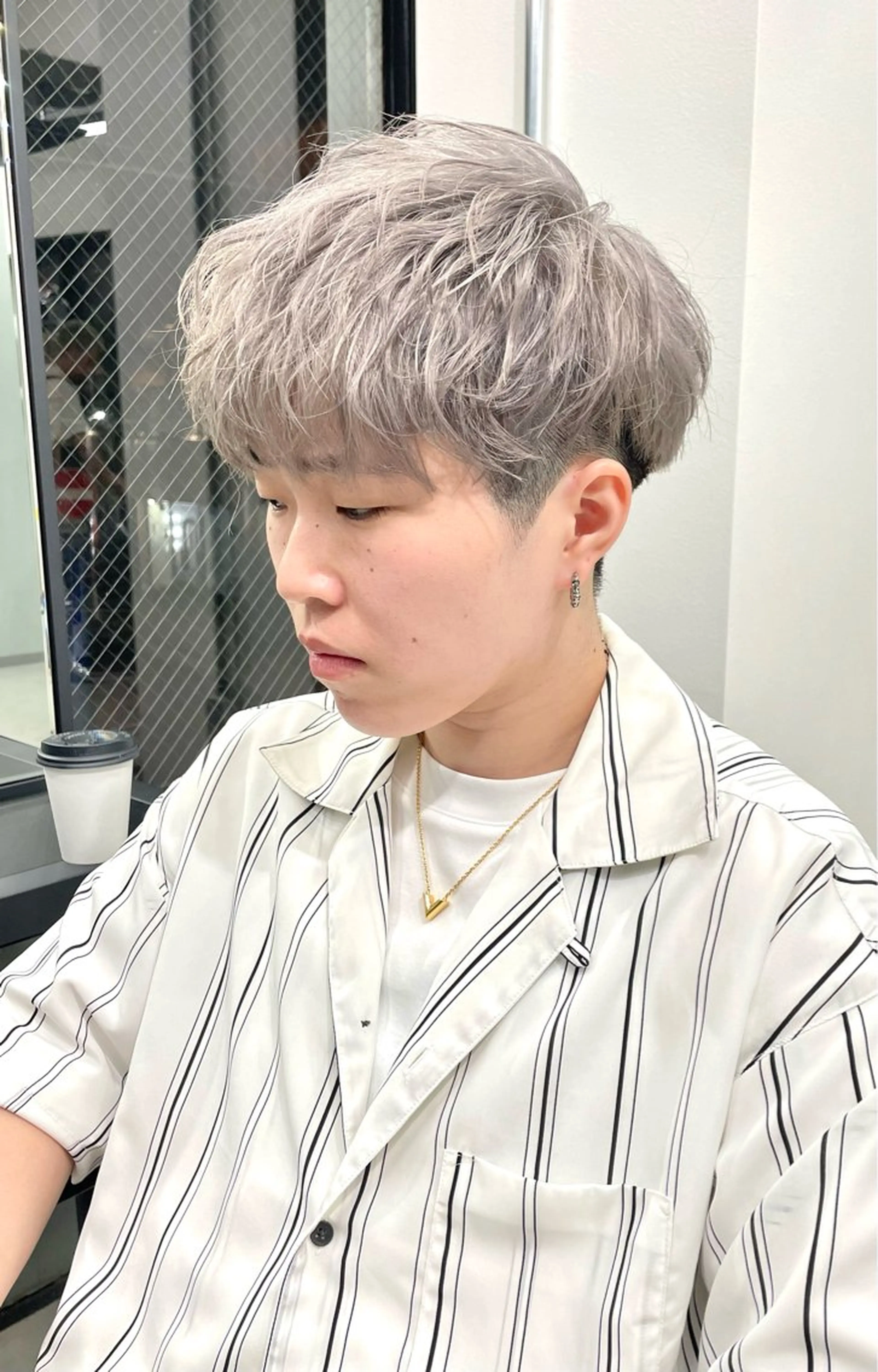 ショート カラー メンズ シルバー ホワイトシルバー sol by gisele所属・takumi/パーマ /バレイヤージュのヘアスタイル