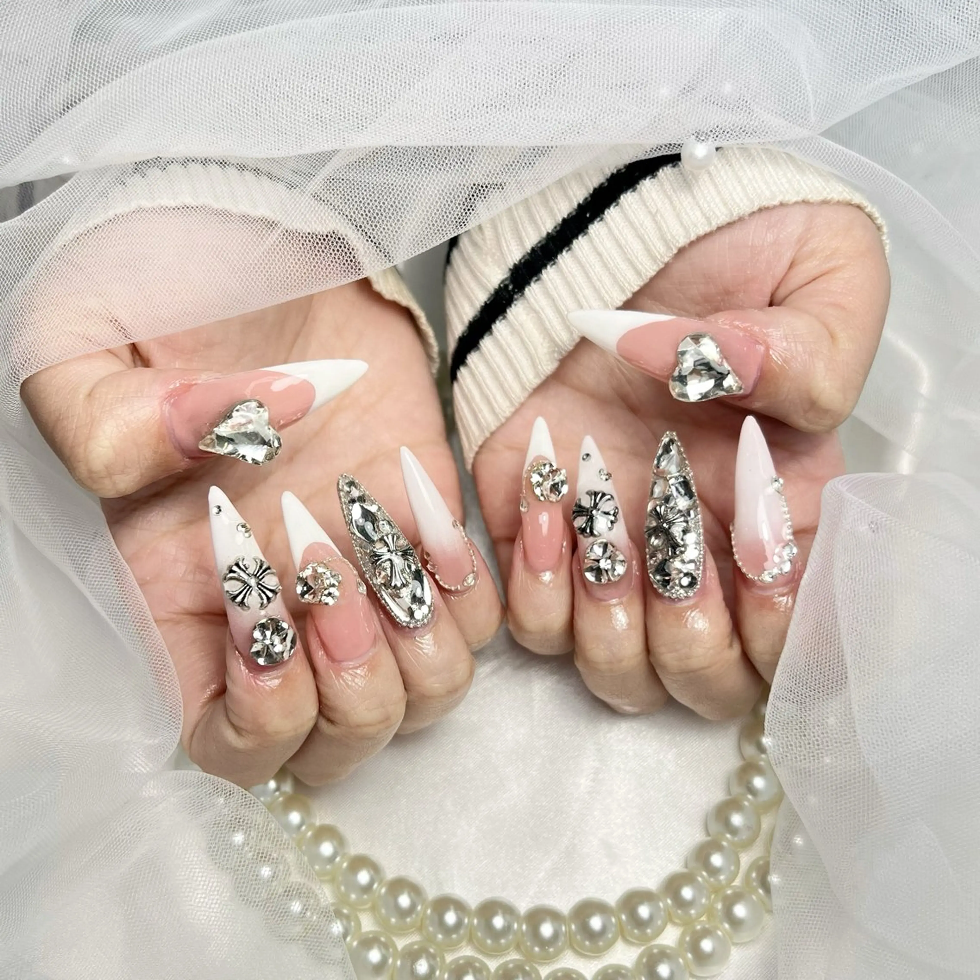 ネイル グリーン キラキラネイル ラメ(グリッター) ニュアンスネイル 赤色 ハンドネイル ハンドケア ぱん ちゃんのネイルデザイン