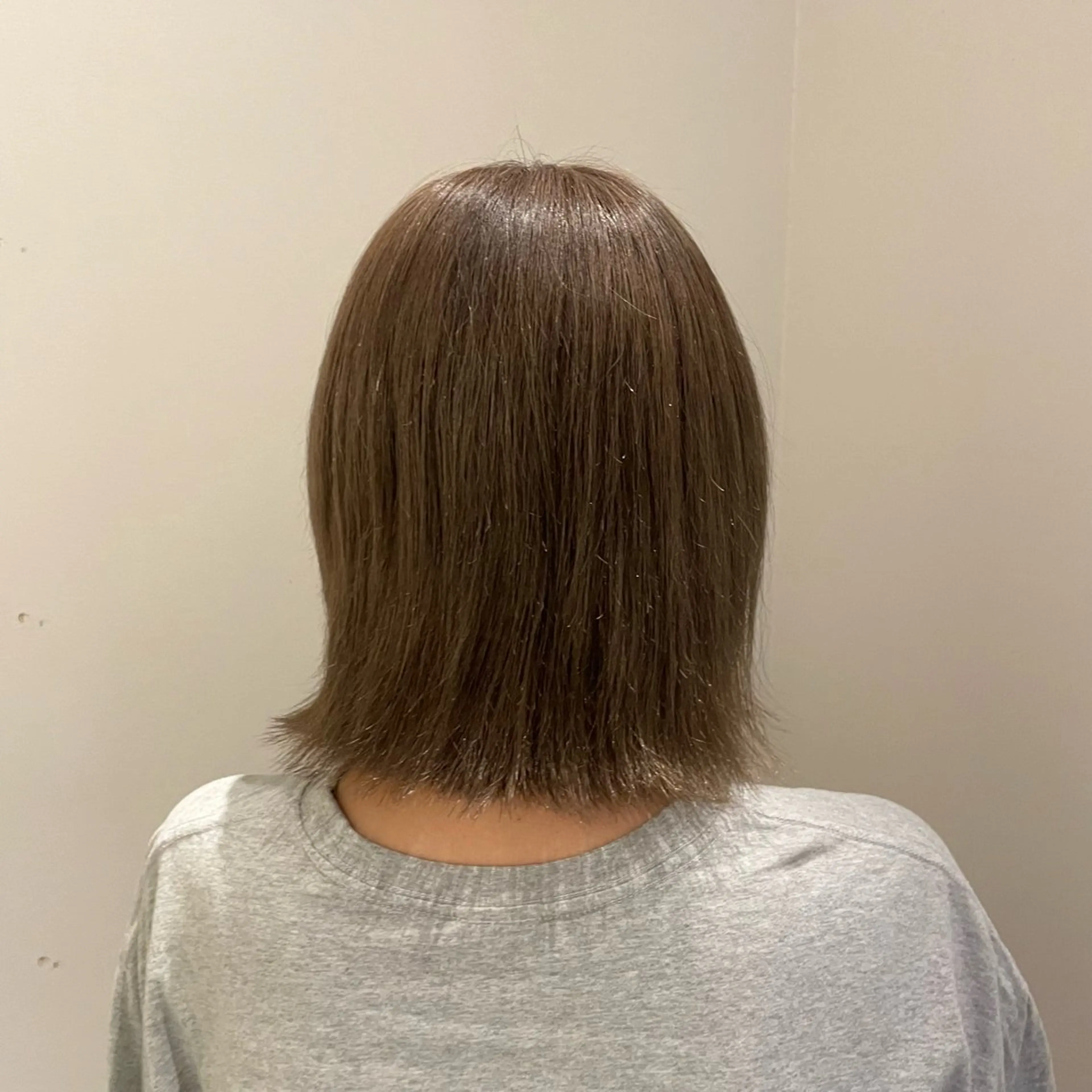 ミディアム レイヤー/抜け感カラ ーAI🫧🎀のヘアスタイル