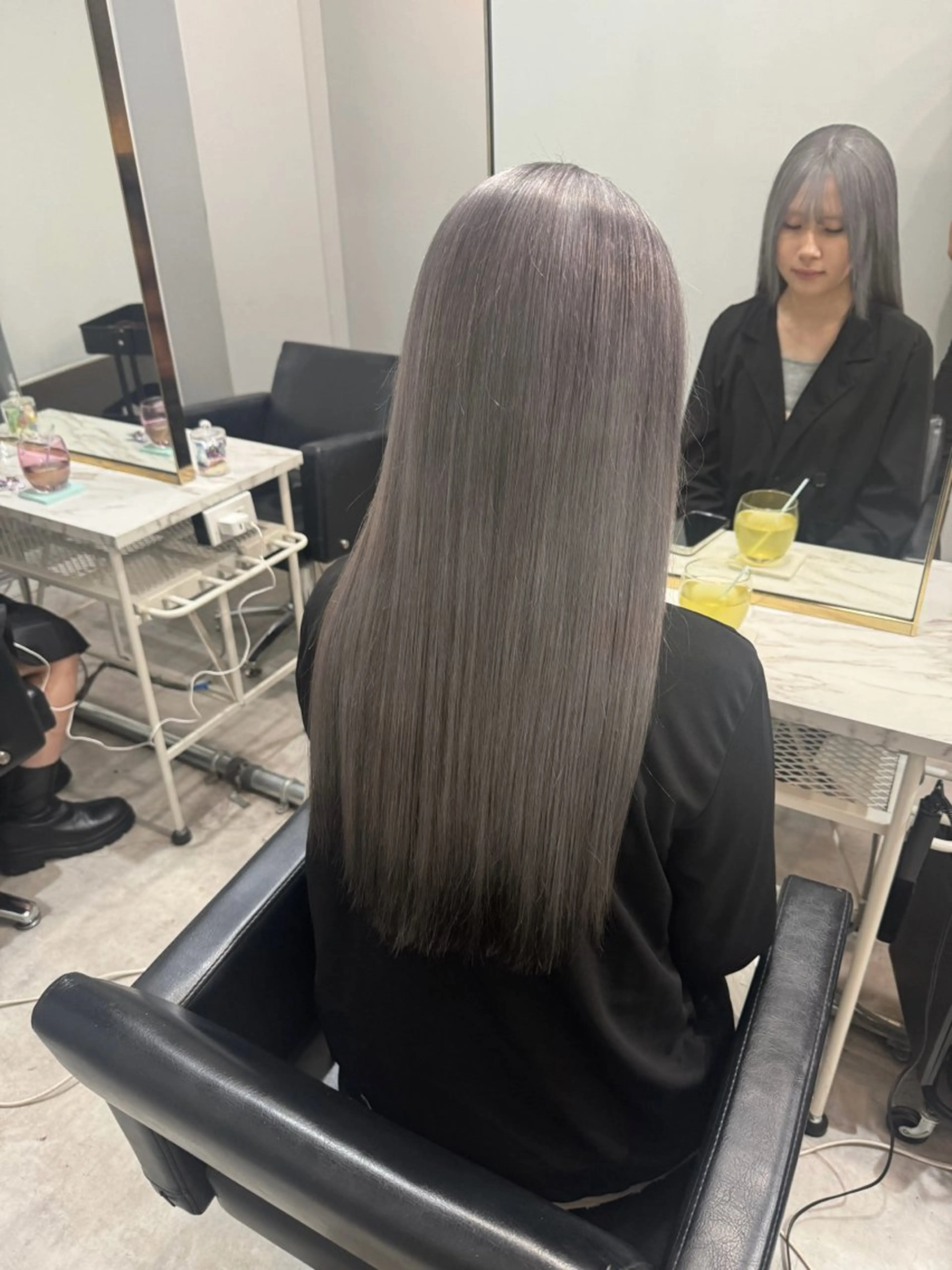 ロング カラー ブリーチ カット ヘアカラー トリートメント 🩶ブリーチ/ レイヤー🩶フミカのヘアスタイル