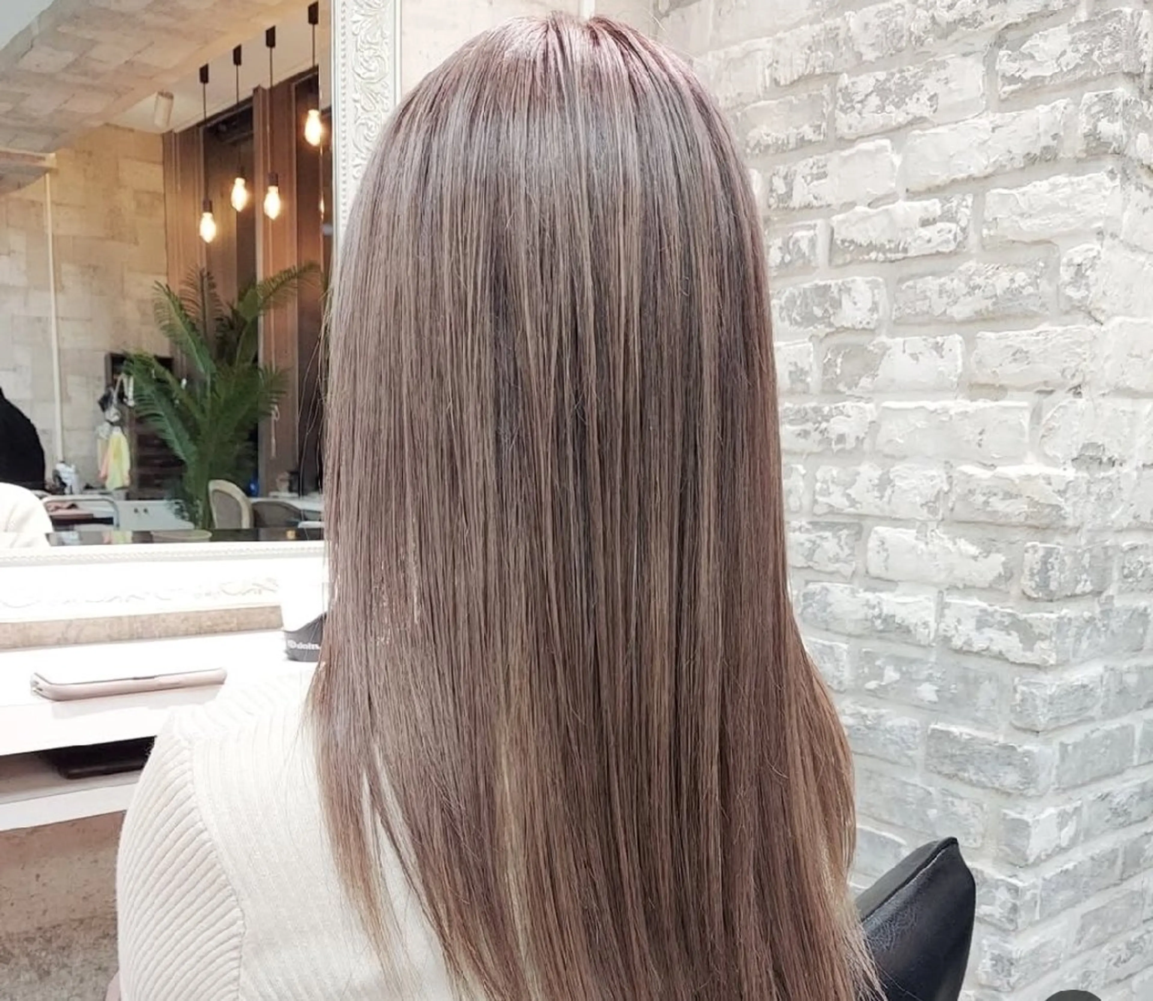 ロング カラー グレージュ ミルクティーグレージュ ヘアカラー トリートメント grow上野御徒町【グロウ】所属・ブリーチ・ハイトーン 特化🎉内山のヘアスタイル