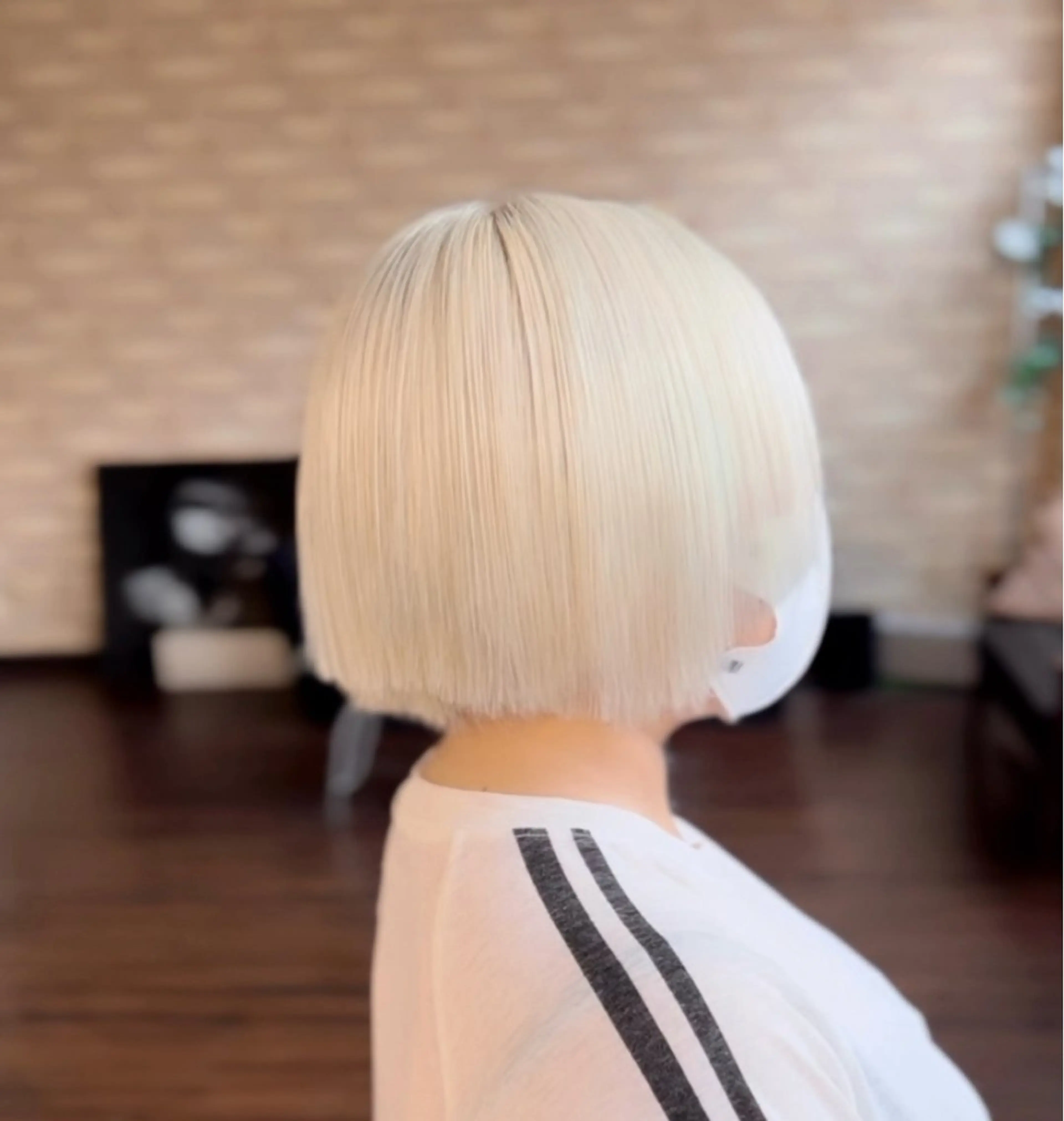 憧れ♪ホワイト系カラー【ダブル（２回）】ブリーチ+ヘうる艶カラー＋髪質改善TR　（ケアブリーチ使用）の写真