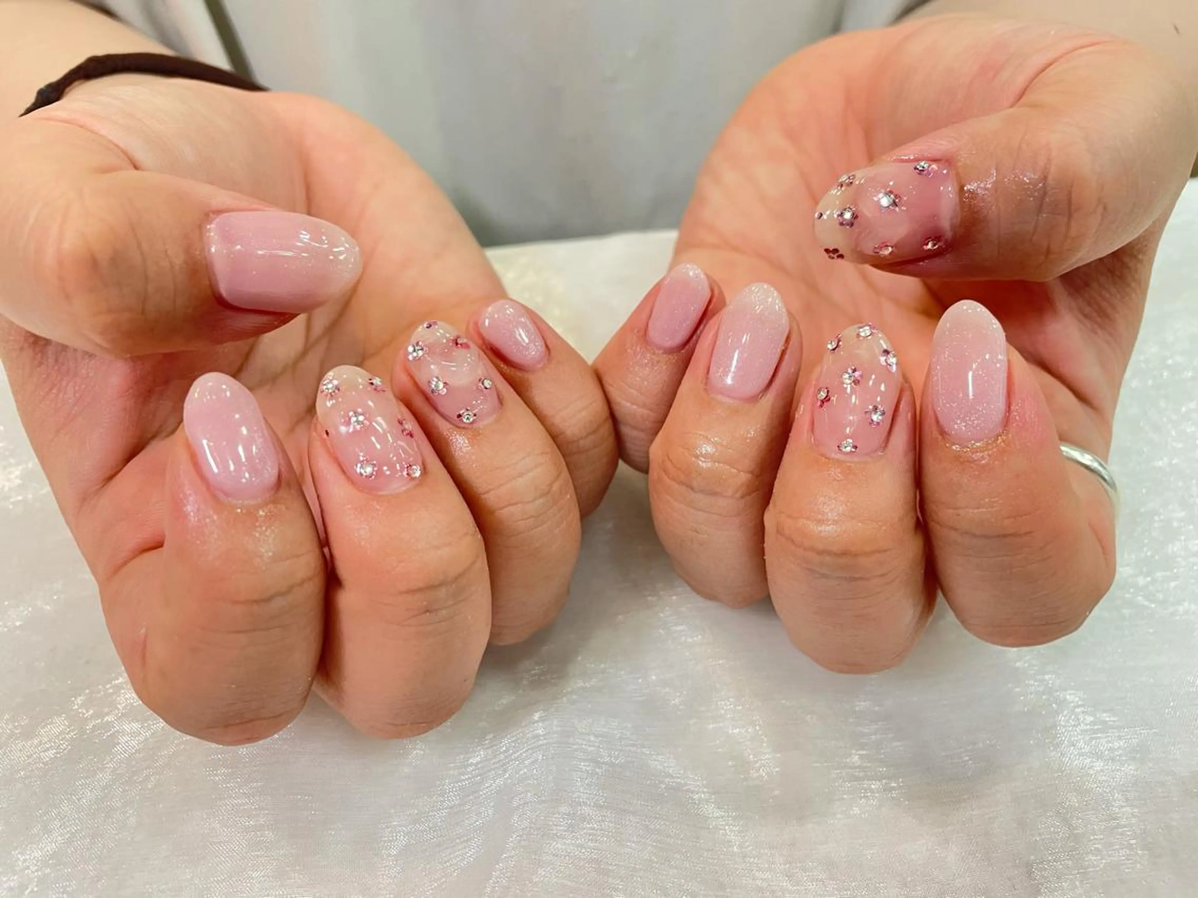 ネイル ハンドネイル ハンドケア R'well所属・はばすみれ🎀ﾈｲﾙ 光ﾌｪｲｼｬﾙ ﾍｱのネイルデザイン