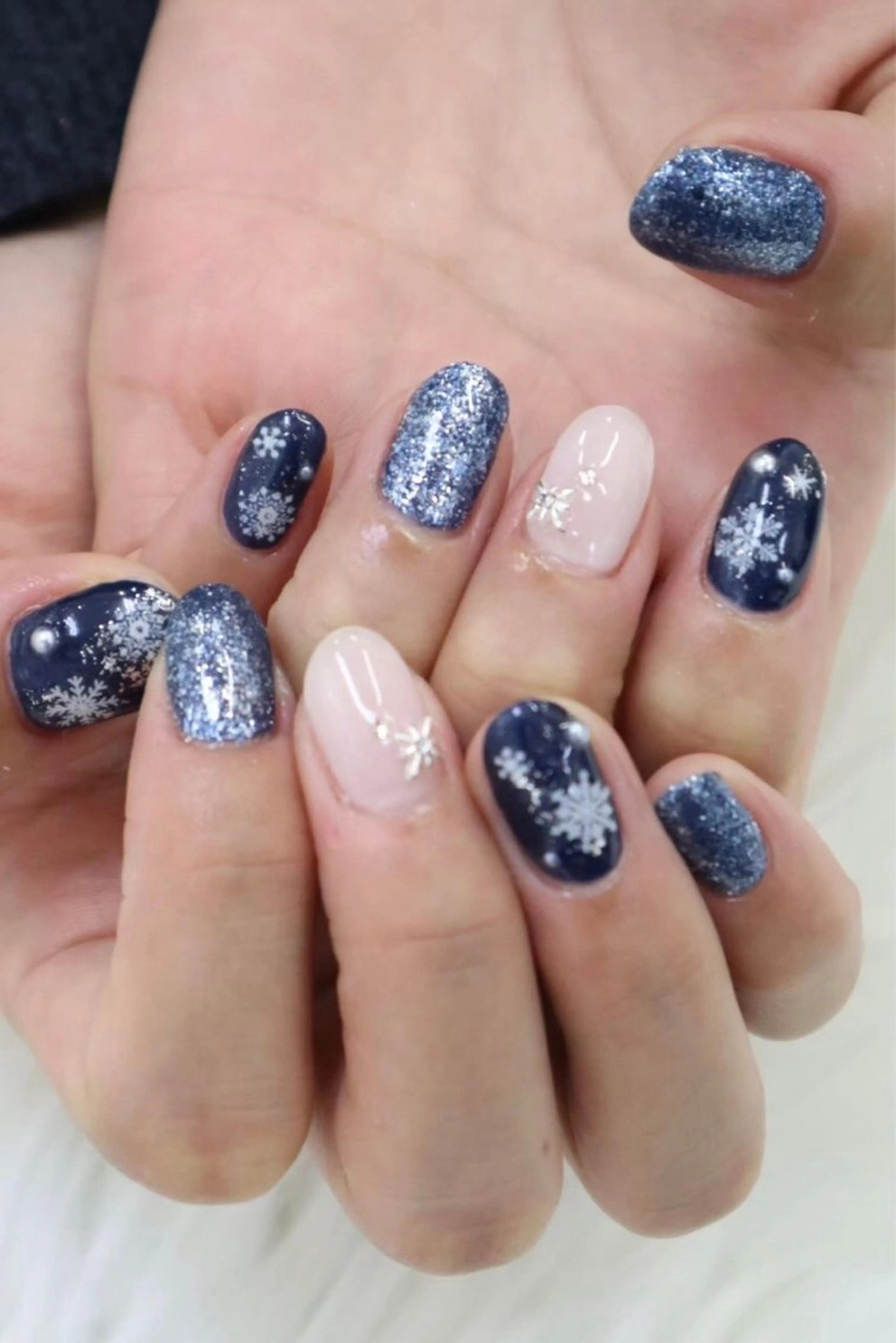 ネイル ネイビー カラーズビューティサロン所属・ツノスエアヤカ ／つののネイルデザイン