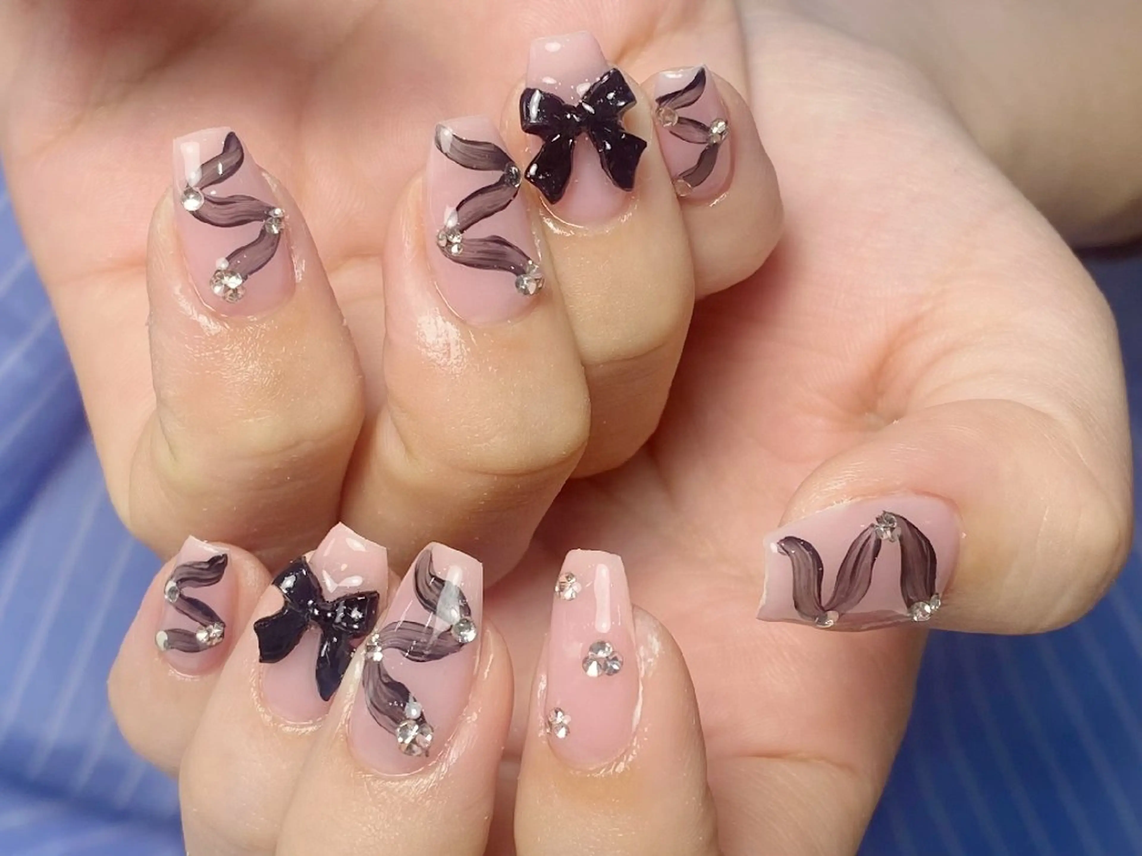 ネイル チークネイル フレンチネイル ジェルネイル ガーリー キラキラネイル ハンドネイル UM Nail Salonのネイルデザイン