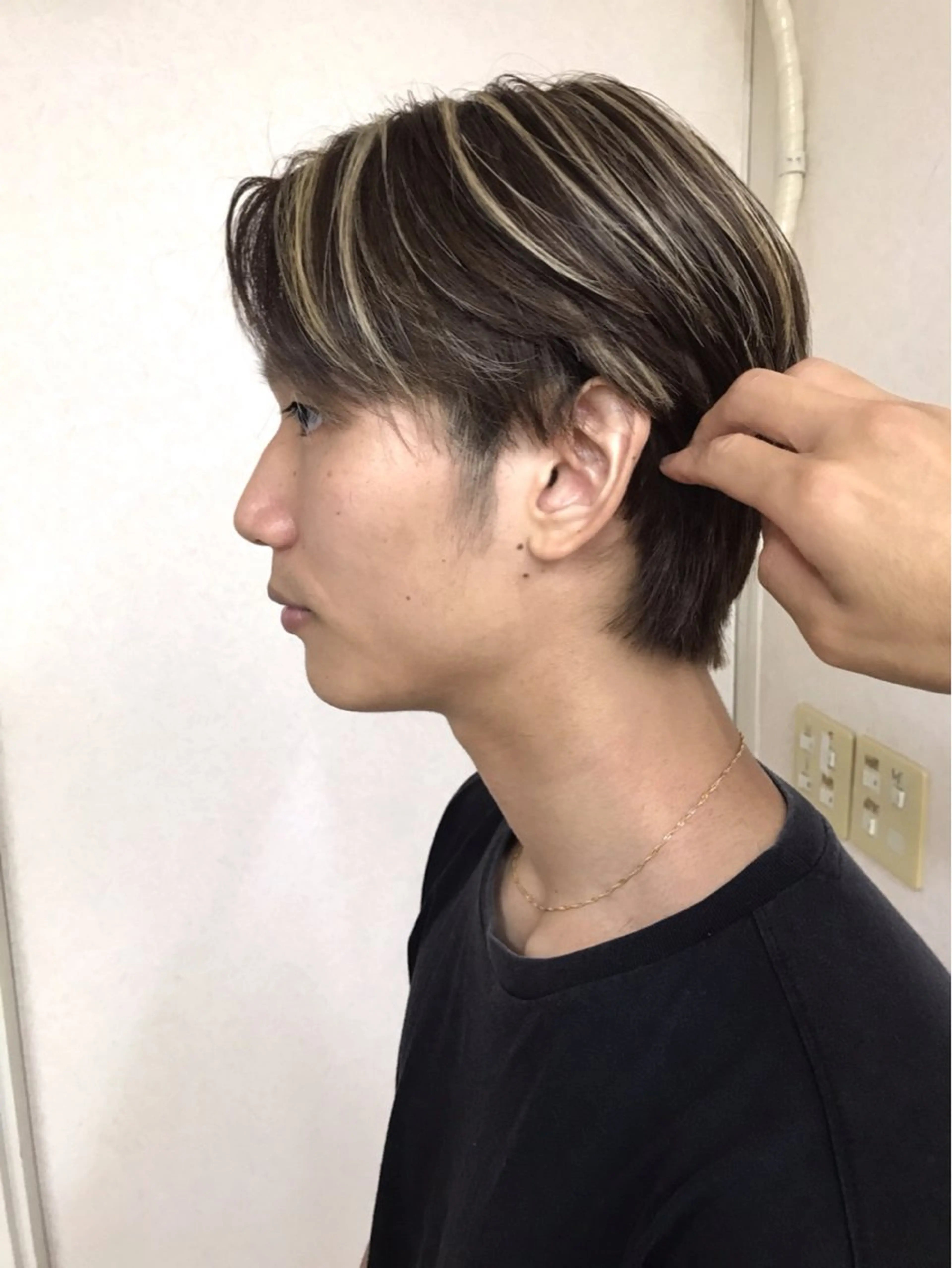 ショート カラー メンズ メンズハイライト マッシュ ハイライトカラー ハイライト カット ヘアカラー BOB所属・三輪 太一のヘアスタイル