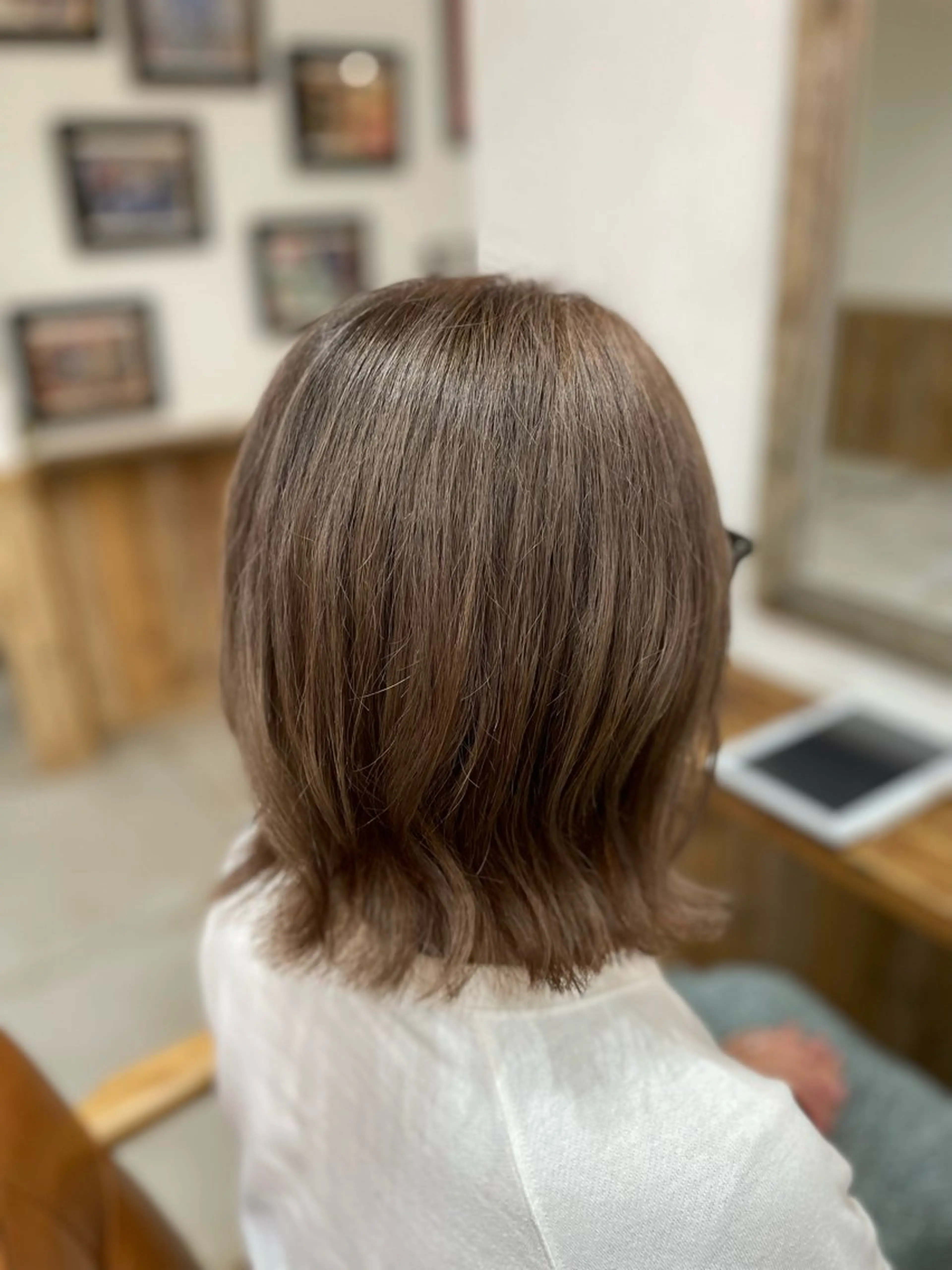 ミディアム カラー ショートボブ バレイヤージュ ベージュカラー デザインカラー イヤリングカラー Wカラーレイヤーカ ット⚡️CHIAKIのヘアスタイル