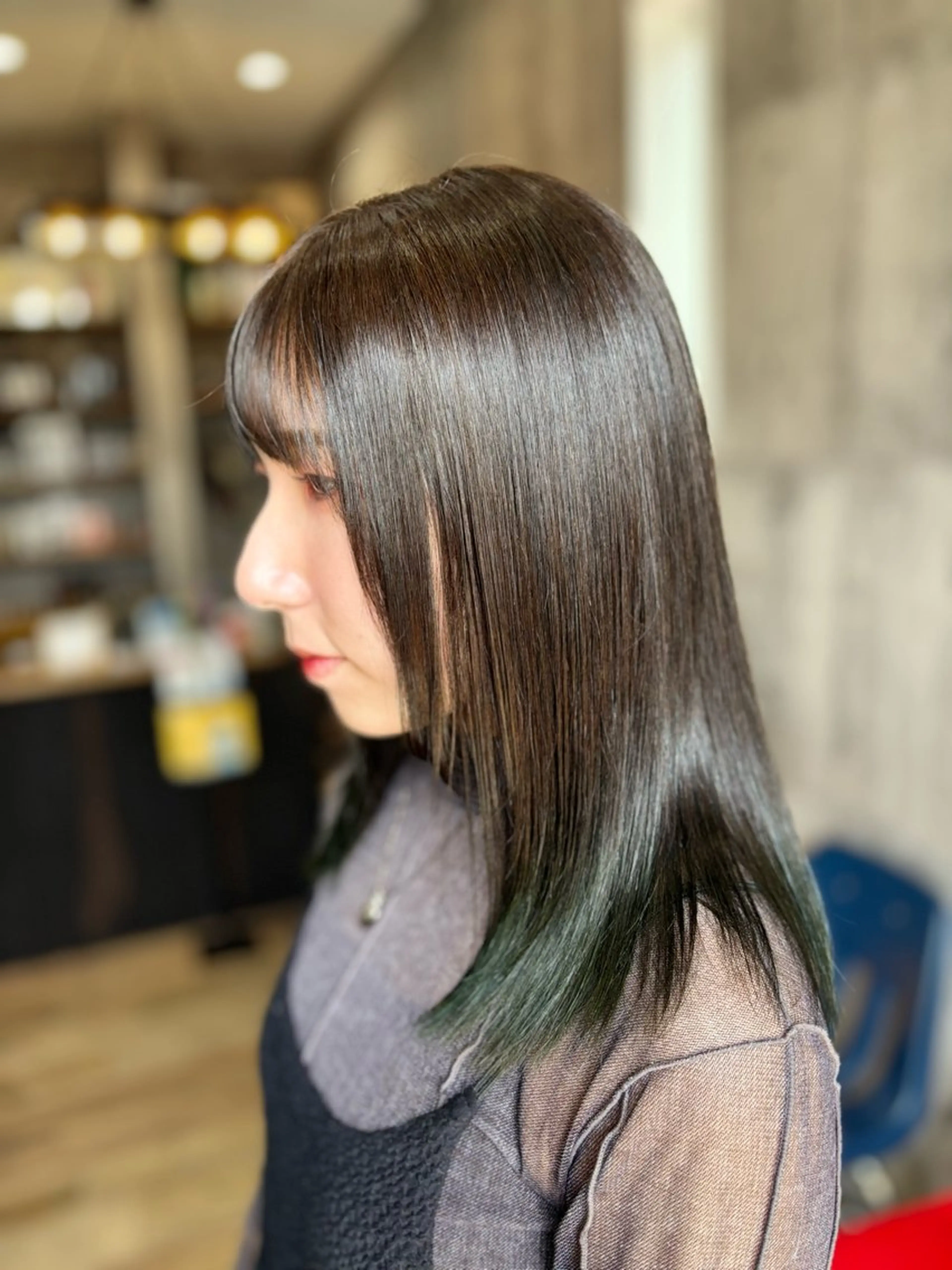 ミディアム 顔まわりレイヤー レイヤーカット 小顔カット Welila by haku所属・Yuuki ウェリラバイハクのヘアスタイル