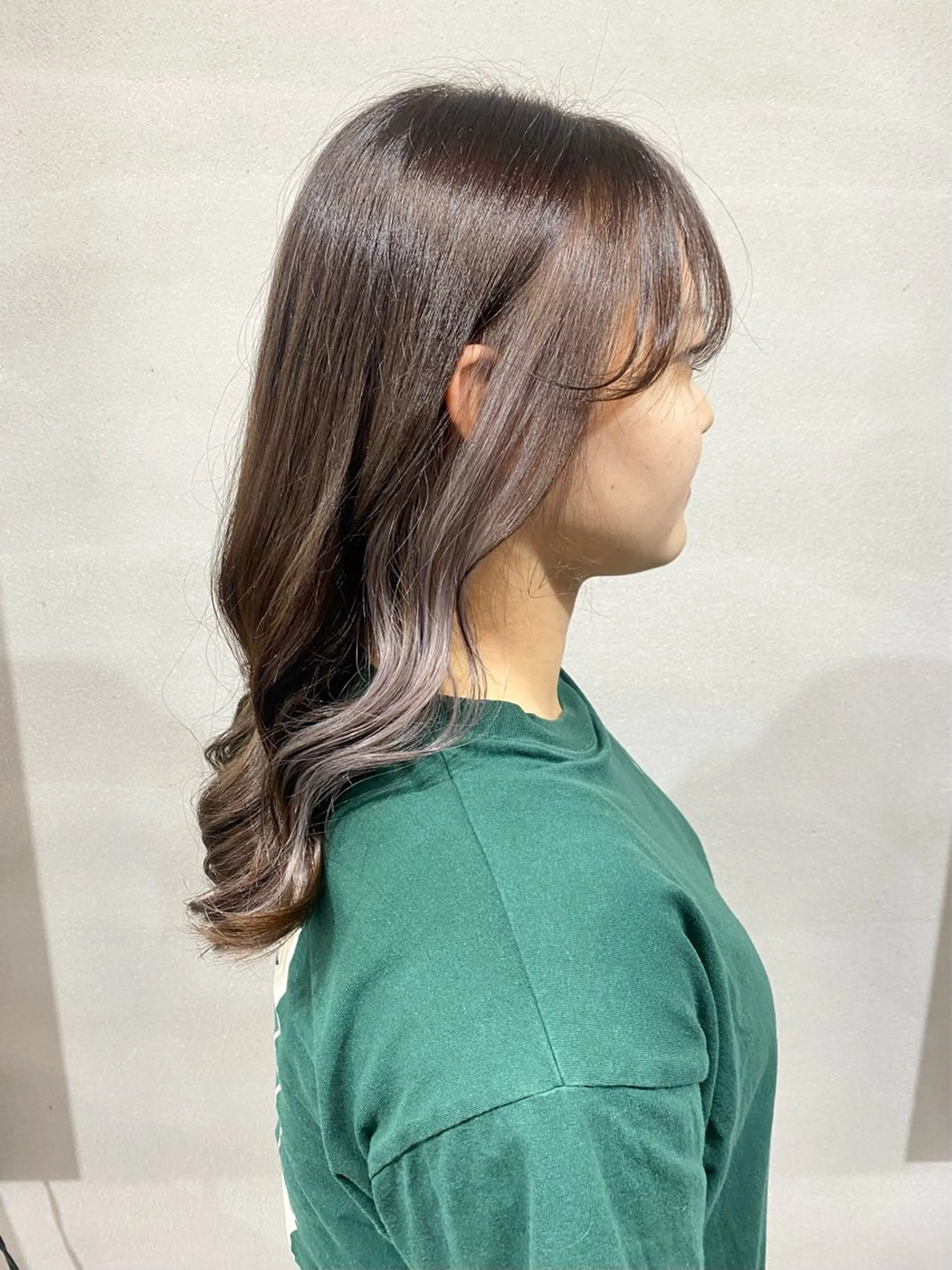 セミロング カラー ブリーチ 透明感カラー デザインカラー イヤリングカラー グレージュ 柏 デザインカラー/ レイヤー🐣シオリのヘアスタイル